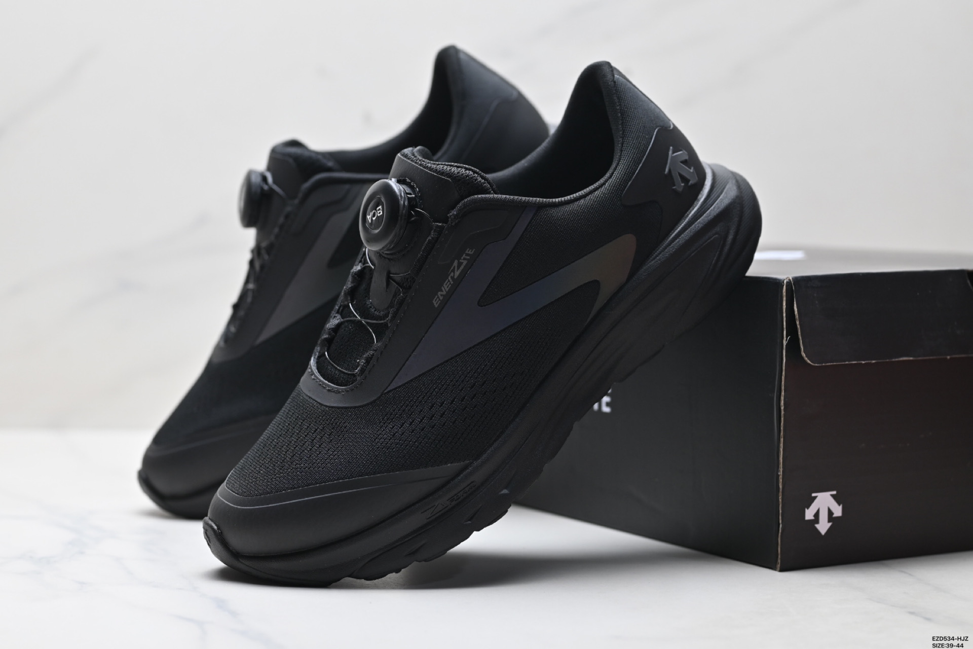 380 DESCENTE迪桑特ENERZITE男款EASE WIRE透气运动跑鞋 D5131RRN32-Chinese UA Cheap High Quatity Brand Clothes Bags handbags Sneakers wholesale wholesaler seller from China Factory suppliers Fashion Clothing Shoes best Quality Beautiful Price 380 DESCENTE迪桑特ENERZITE男款EASE WIRE透气运动跑鞋 D5131RRN32