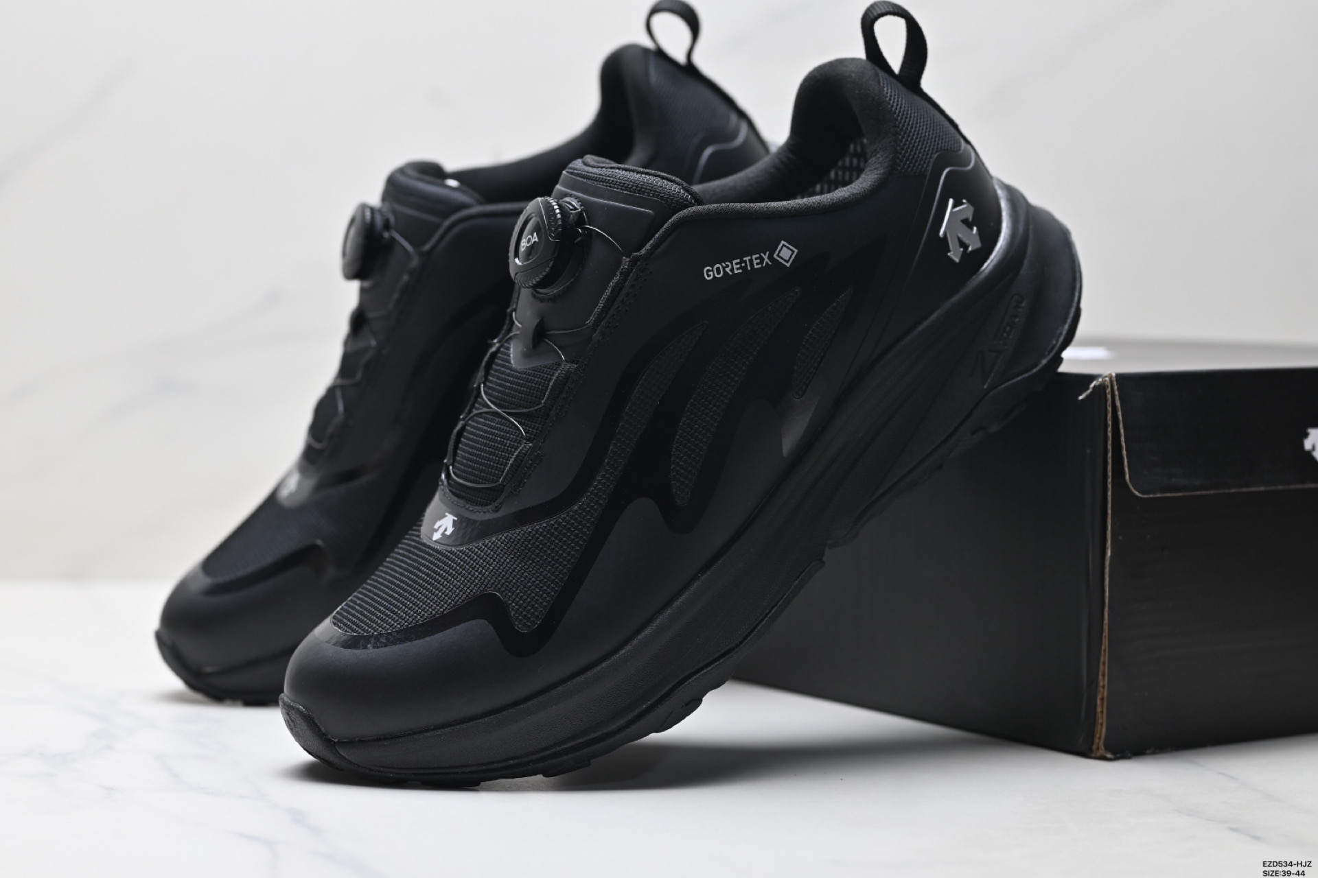 380 DESCENTE迪桑特ENERZITE男款EASE WIRE透气运动跑鞋 D5131RRN32-Chinese UA Cheap High Quatity Brand Clothes Bags handbags Sneakers wholesale wholesaler seller from China Factory suppliers Fashion Clothing Shoes best Quality Beautiful Price 380 DESCENTE迪桑特ENERZITE男款EASE WIRE透气运动跑鞋 D5131RRN32