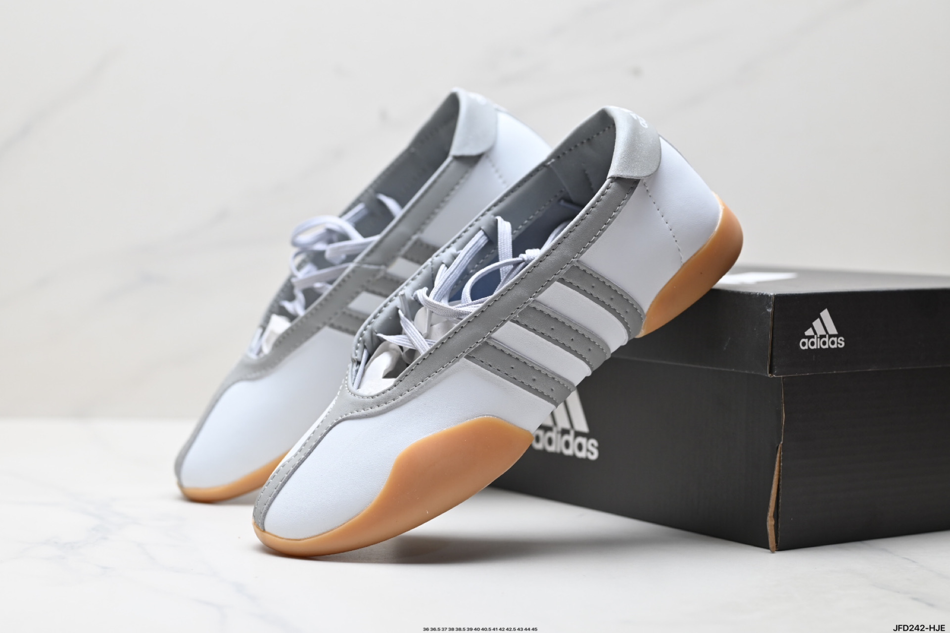 180 TAEKWONDO MEI BALLET复古芭蕾风薄底鞋女子adidas阿迪达斯三叶草 JQ6438-Chinese UA Cheap High Quatity Brand Clothes Bags handbags Sneakers wholesale wholesaler seller from China Factory suppliers Fashion Clothing Shoes best Quality Beautiful Price 180 TAEKWONDO MEI BALLET复古芭蕾风薄底鞋女子adidas阿迪达斯三叶草 JQ6438