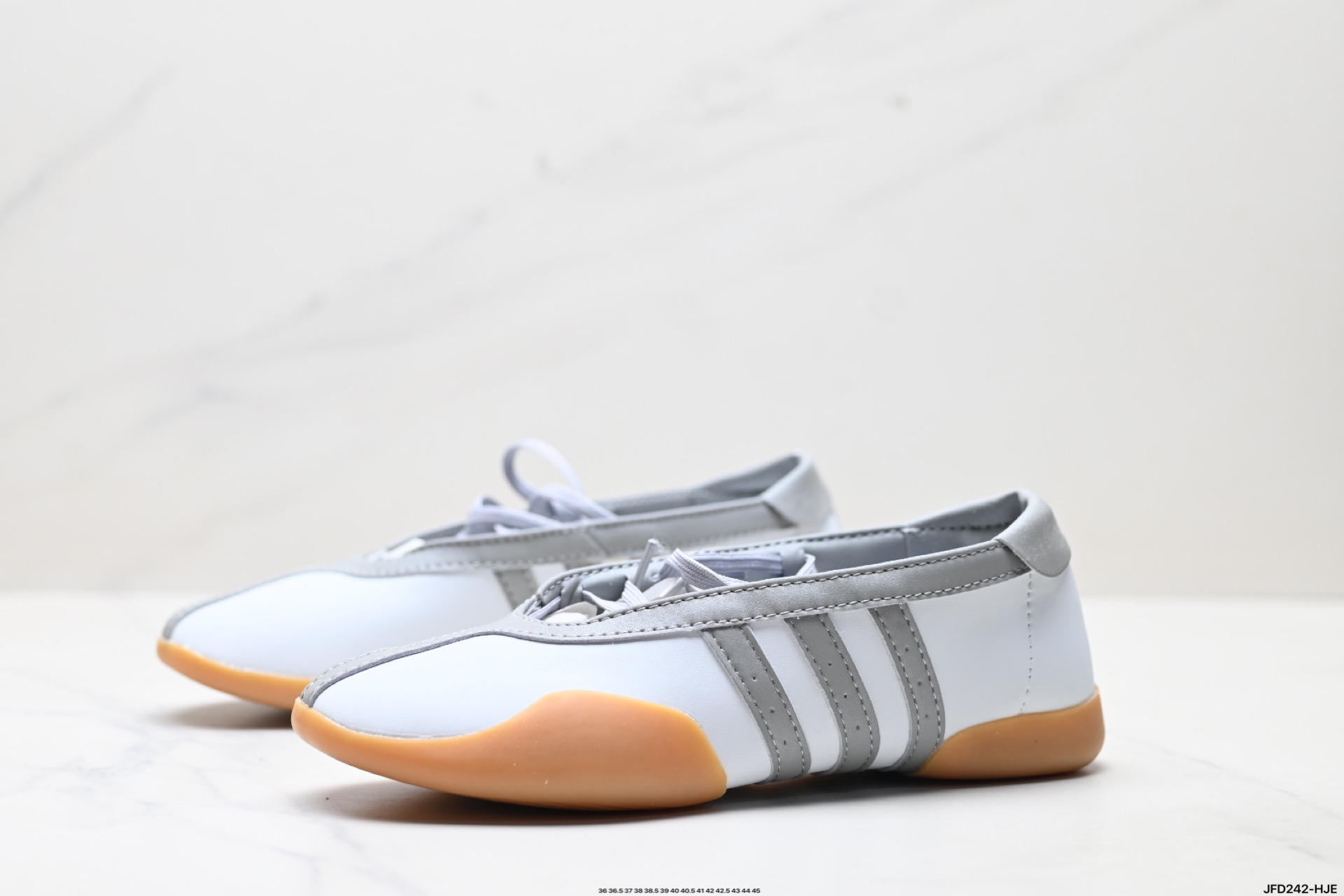 180 TAEKWONDO MEI BALLET复古芭蕾风薄底鞋女子adidas阿迪达斯三叶草 JQ6438-Chinese UA Cheap High Quatity Brand Clothes Bags handbags Sneakers wholesale wholesaler seller from China Factory suppliers Fashion Clothing Shoes best Quality Beautiful Price 180 TAEKWONDO MEI BALLET复古芭蕾风薄底鞋女子adidas阿迪达斯三叶草 JQ6438