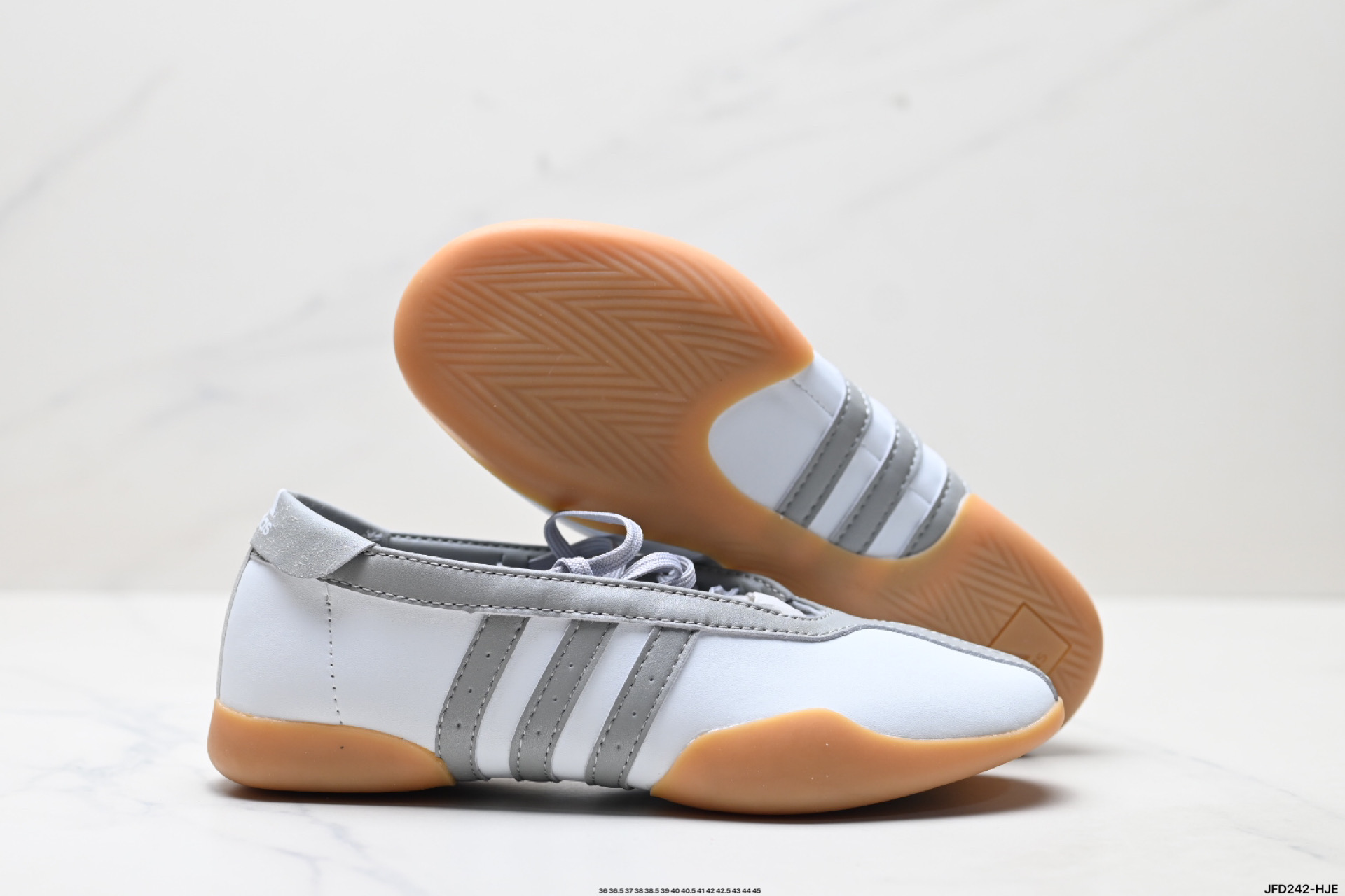 180 TAEKWONDO MEI BALLET复古芭蕾风薄底鞋女子adidas阿迪达斯三叶草 JQ6438-Chinese UA Cheap High Quatity Brand Clothes Bags handbags Sneakers wholesale wholesaler seller from China Factory suppliers Fashion Clothing Shoes best Quality Beautiful Price 180 TAEKWONDO MEI BALLET复古芭蕾风薄底鞋女子adidas阿迪达斯三叶草 JQ6438