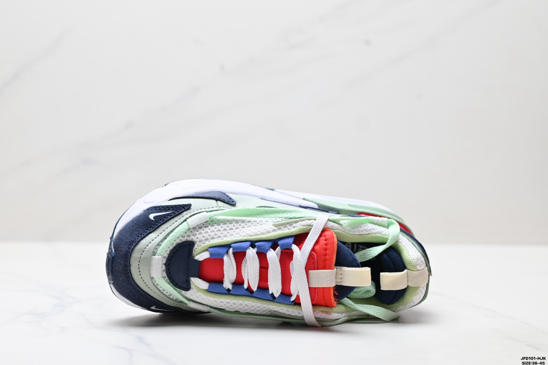 💰170
公司级✅Nike Air Max Furyosa 耐克 气垫舒适缓震跑步鞋
采用全新版型设计融入鞋款缤纷美学的同时不失当今Nike鞋款的出众舒适度 其柔软质感鞋口结合加衬鞋舌 为双足带来全天候的舒适支撑体验 后跟则搭载了偏移式层叠AirMax缓震配置 塑就轻松脚感 此外 另有双重系带系统加持
货号:CZ4149-200
尺码:36-45
ID:JED101-HJK