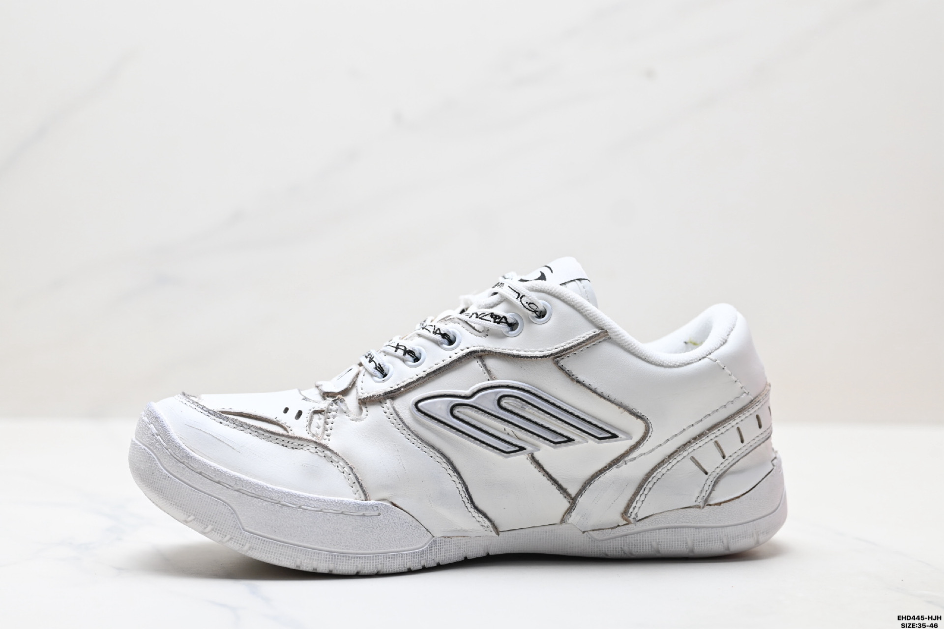 430 Balenciaga巴黎世家 Hamptons Worn-Out 圆头系带做旧低帮板鞋 841765 WURS 9000