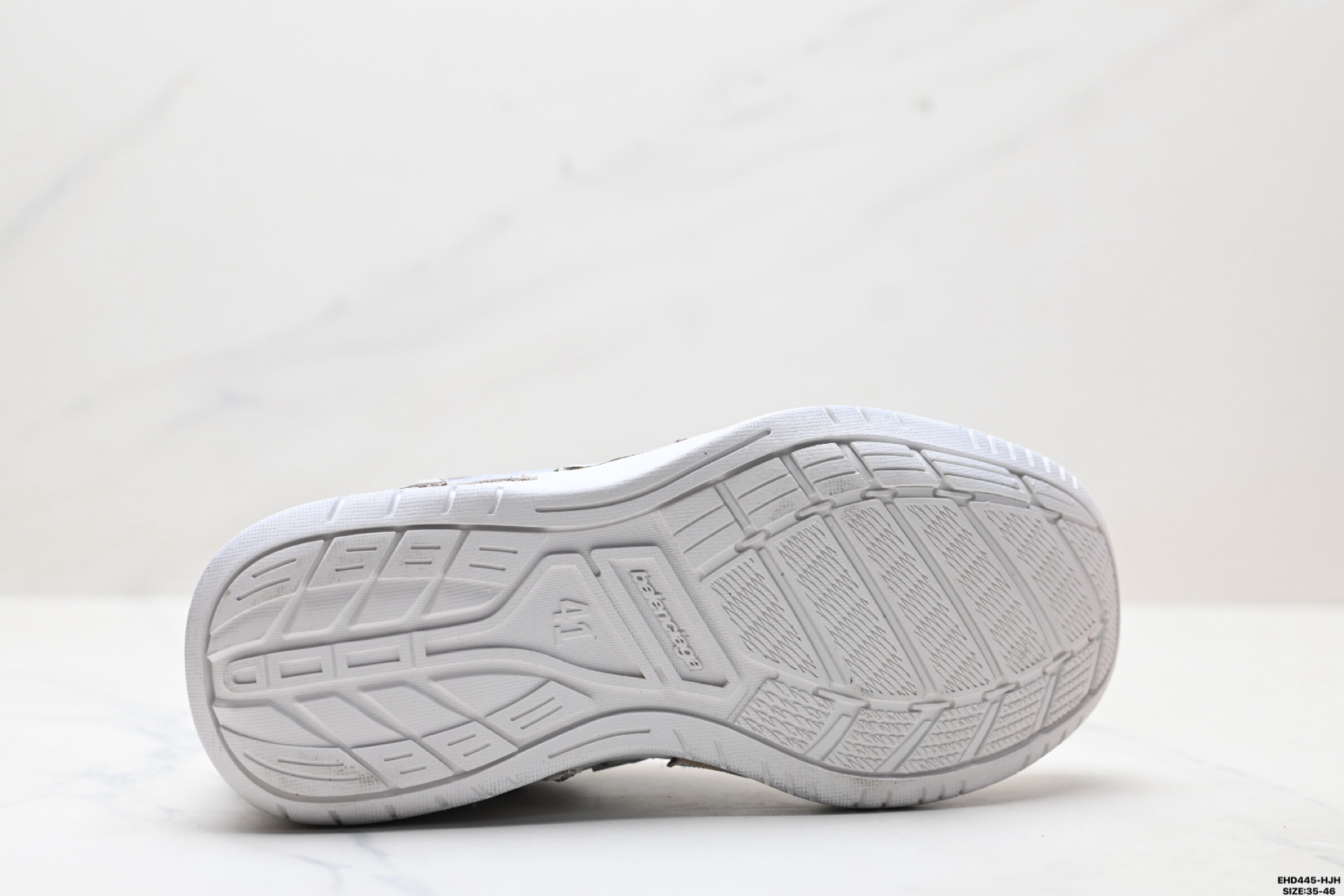 430 Balenciaga巴黎世家 Hamptons Worn-Out 圆头系带做旧低帮板鞋 841765 WURS 9000