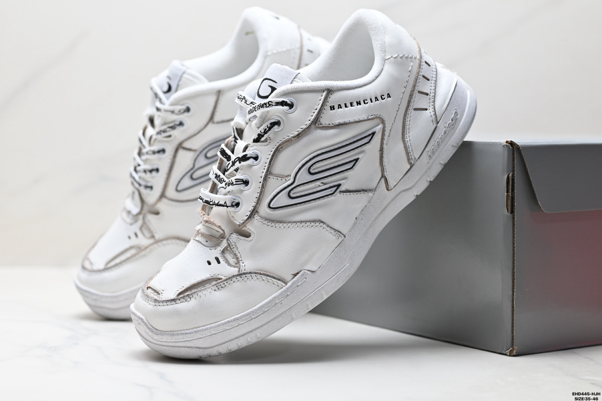 430 Balenciaga巴黎世家 Hamptons Worn-Out 圆头系带做旧低帮板鞋 841765 WURS 9000