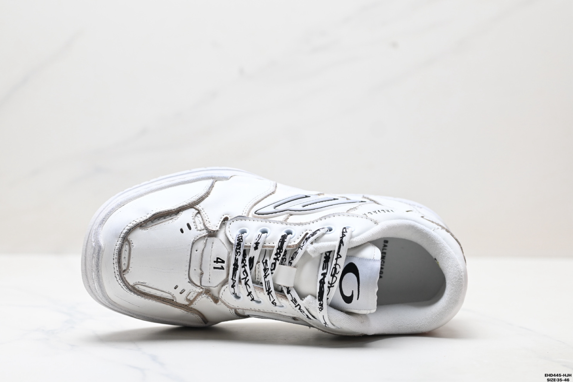 430 Balenciaga巴黎世家 Hamptons Worn-Out 圆头系带做旧低帮板鞋 841765 WURS 9000