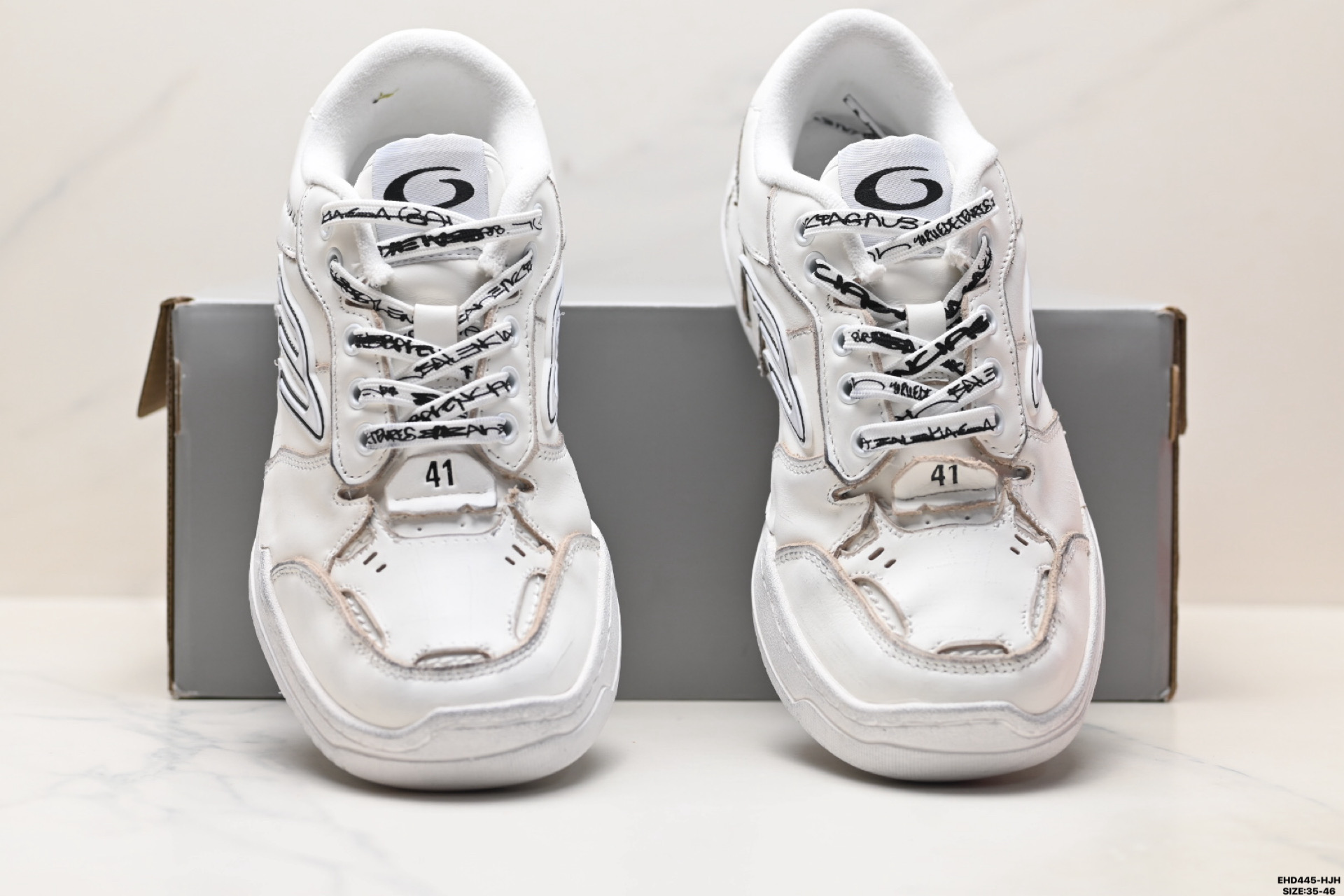 430 Balenciaga巴黎世家 Hamptons Worn-Out 圆头系带做旧低帮板鞋 841765 WURS 9000