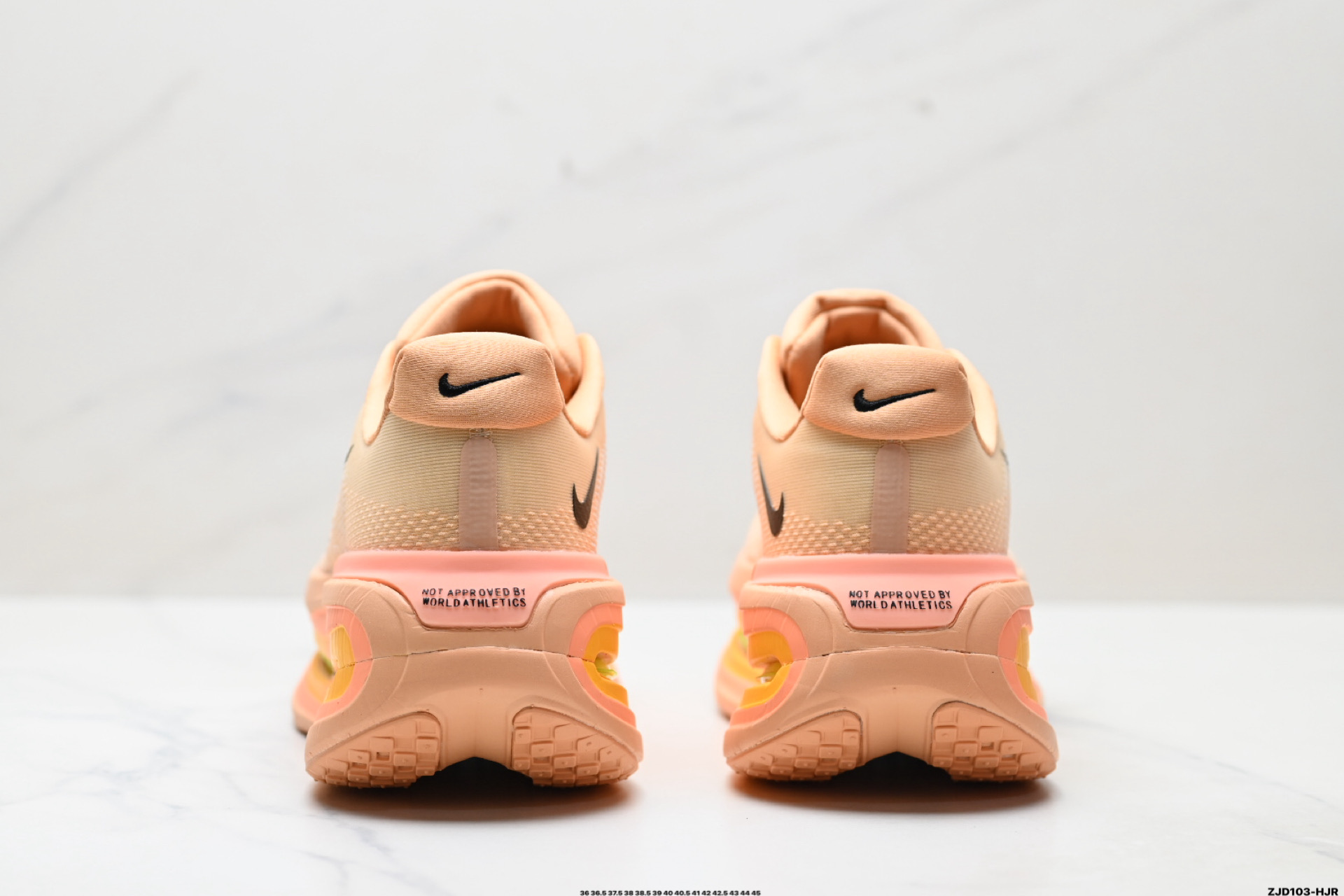 250 Nike VOMERO PREMIUM 耐克 舒适减震防滑 低帮跑步鞋 HQ2050-100