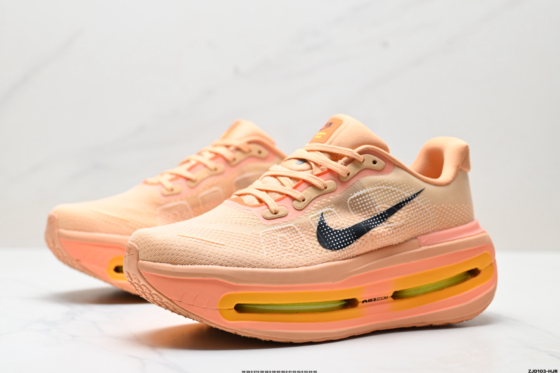 250 Nike VOMERO PREMIUM 耐克 舒适减震防滑 低帮跑步鞋 HQ2050-100