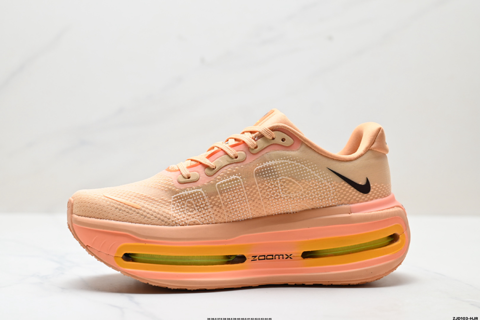 250 Nike VOMERO PREMIUM 耐克 舒适减震防滑 低帮跑步鞋 HQ2050-100