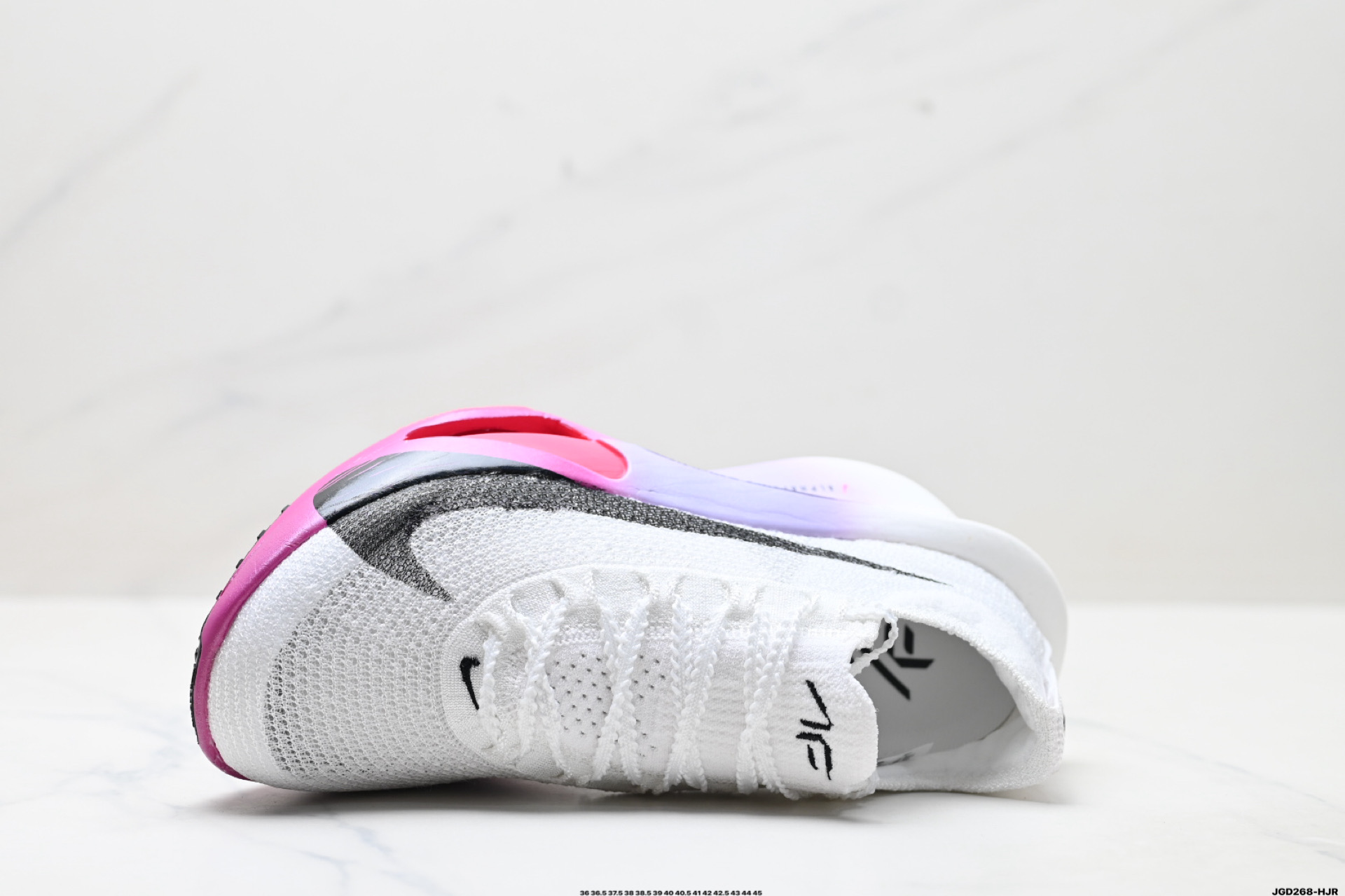 💰190
公司级✅新品发布 Nike Air Zoom Alphafly NEXT%3 PROTO整体采用前作的设计语言，并且对后者的细节进行升级，马拉松和长距离路跑的性能极限设计而生。
货号:FD8311-100
尺码:36 36.5 37.5 38 38.5 39 40 40.5 41 42 42.5 43 44 45
ID:JGD268-HJR
