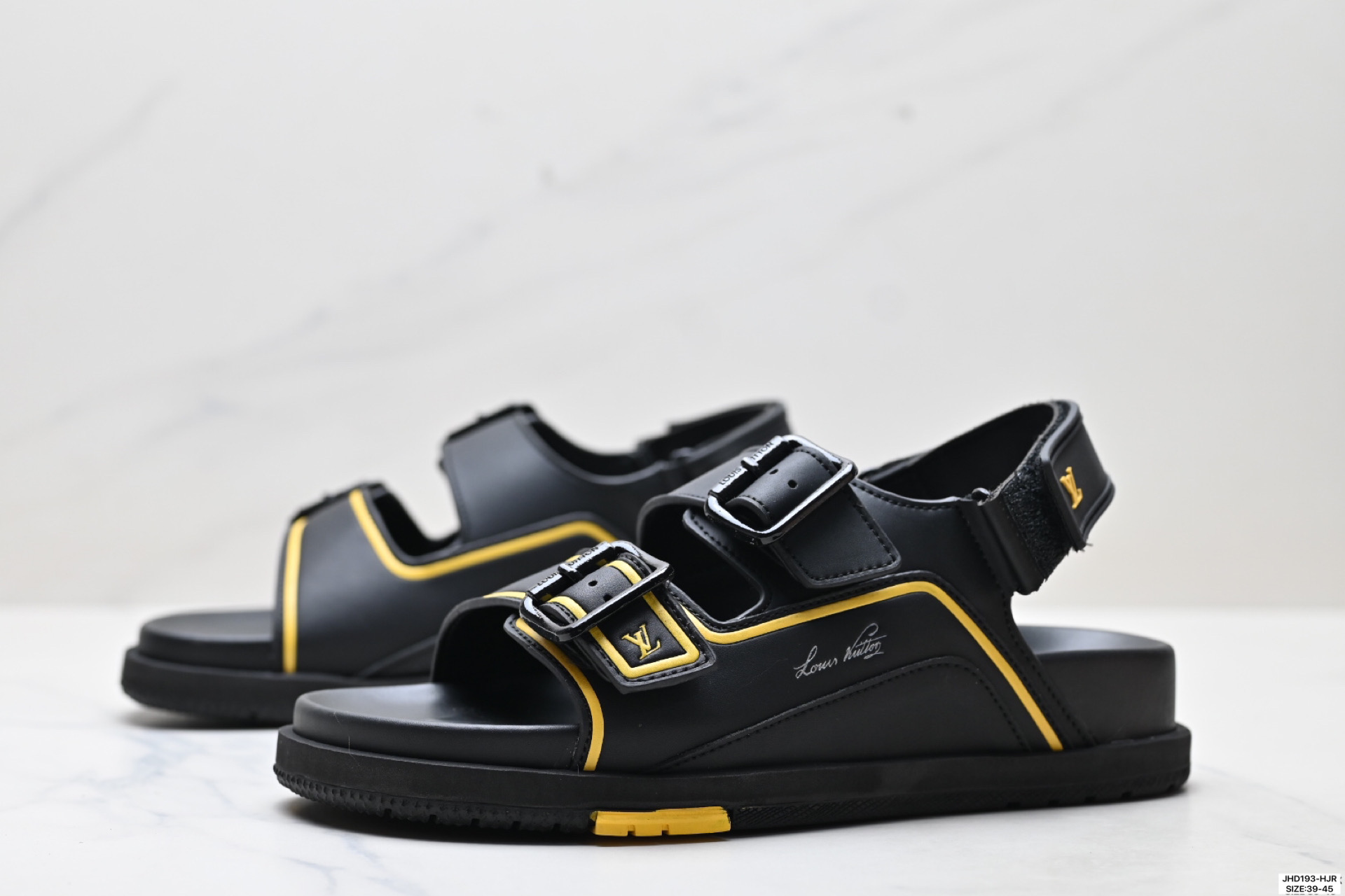 200 Louis Vuitton Trainer 路易威登 舒适百搭 夏季厚底凉鞋 1A8ZLT