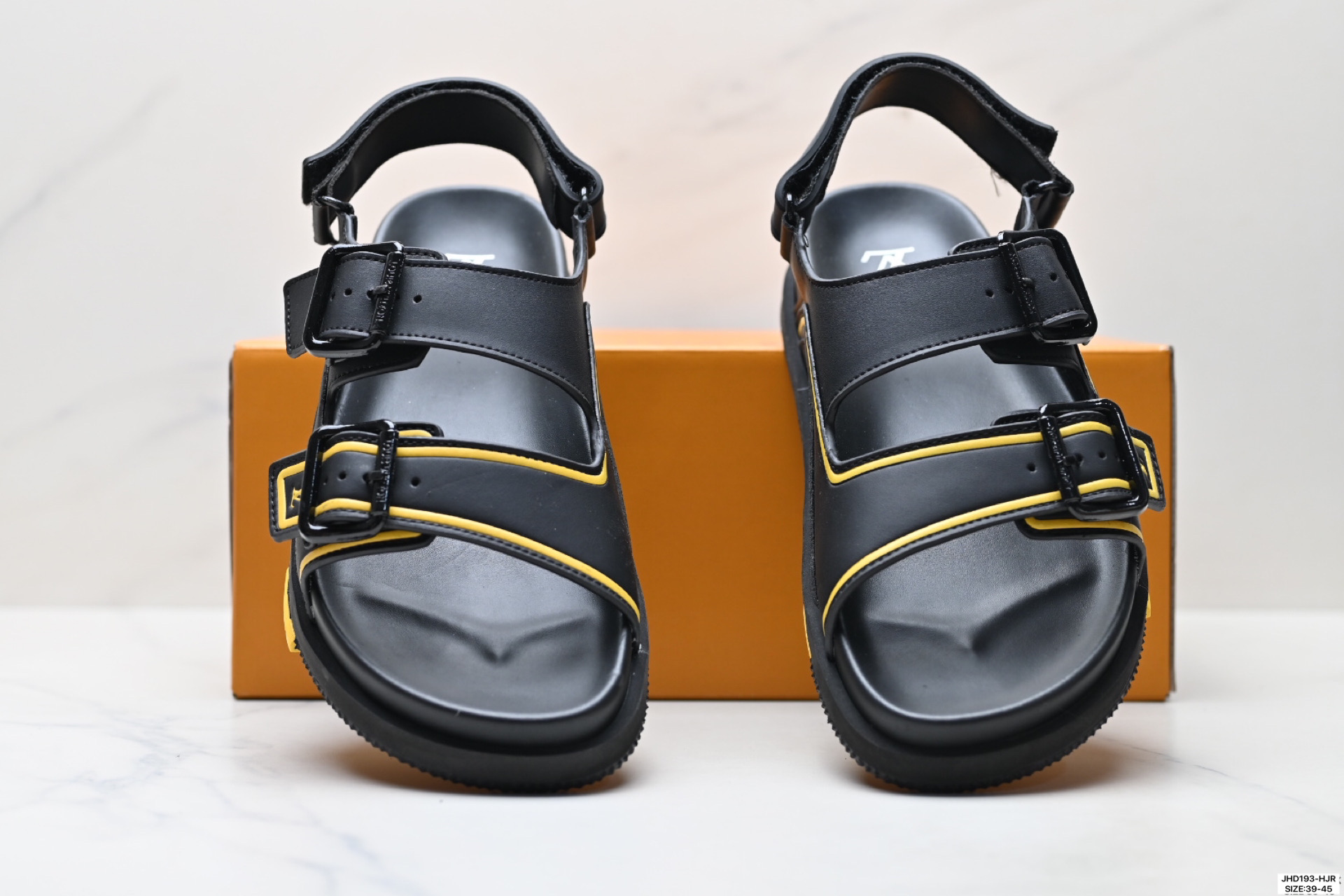 200 Louis Vuitton Trainer 路易威登 舒适百搭 夏季厚底凉鞋 1A8ZLT