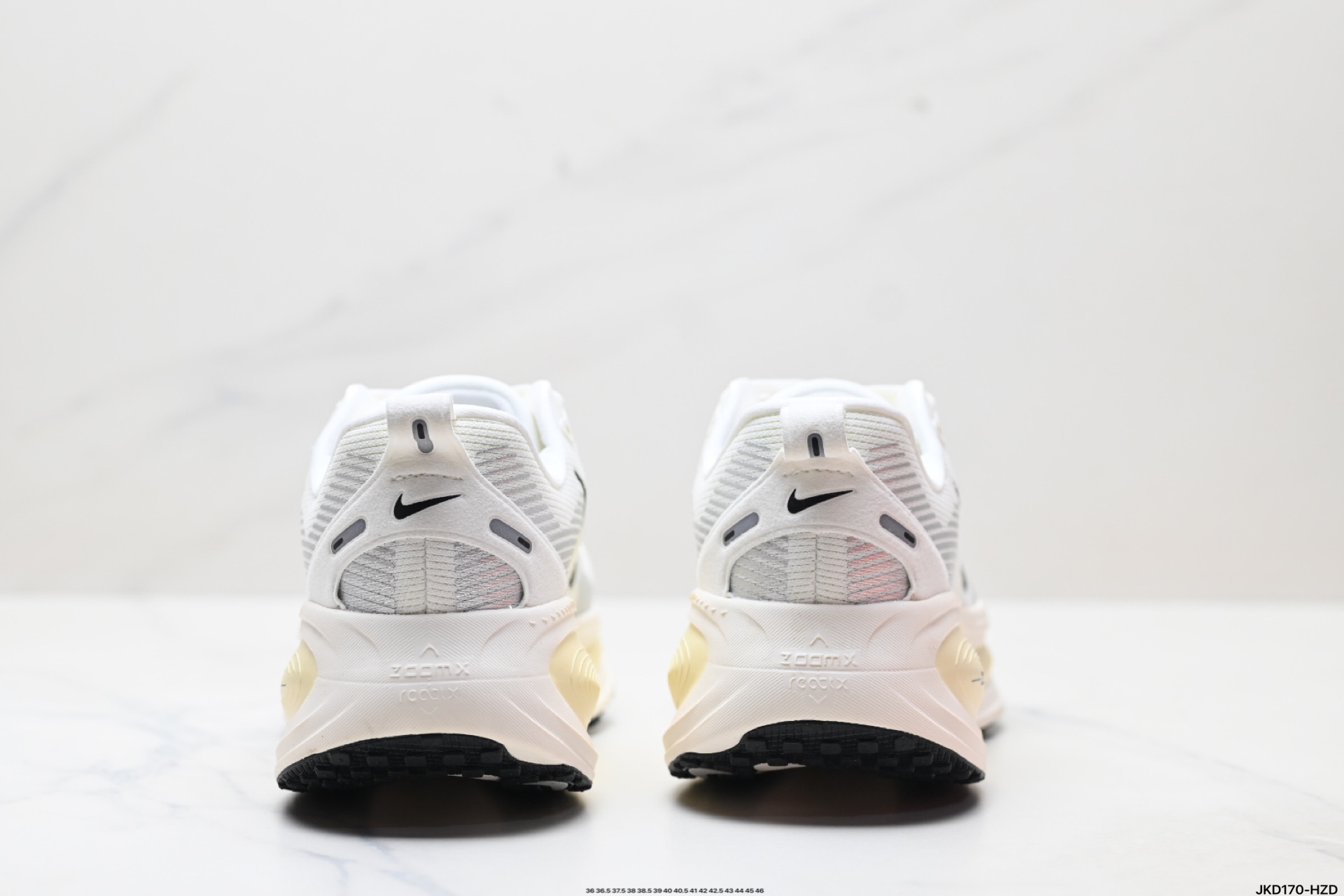 Nike Vomero 18: Zapatillas de Running con Amortiguación ReactX y Air Zoom 7 i1752942814172 1492 0 5
