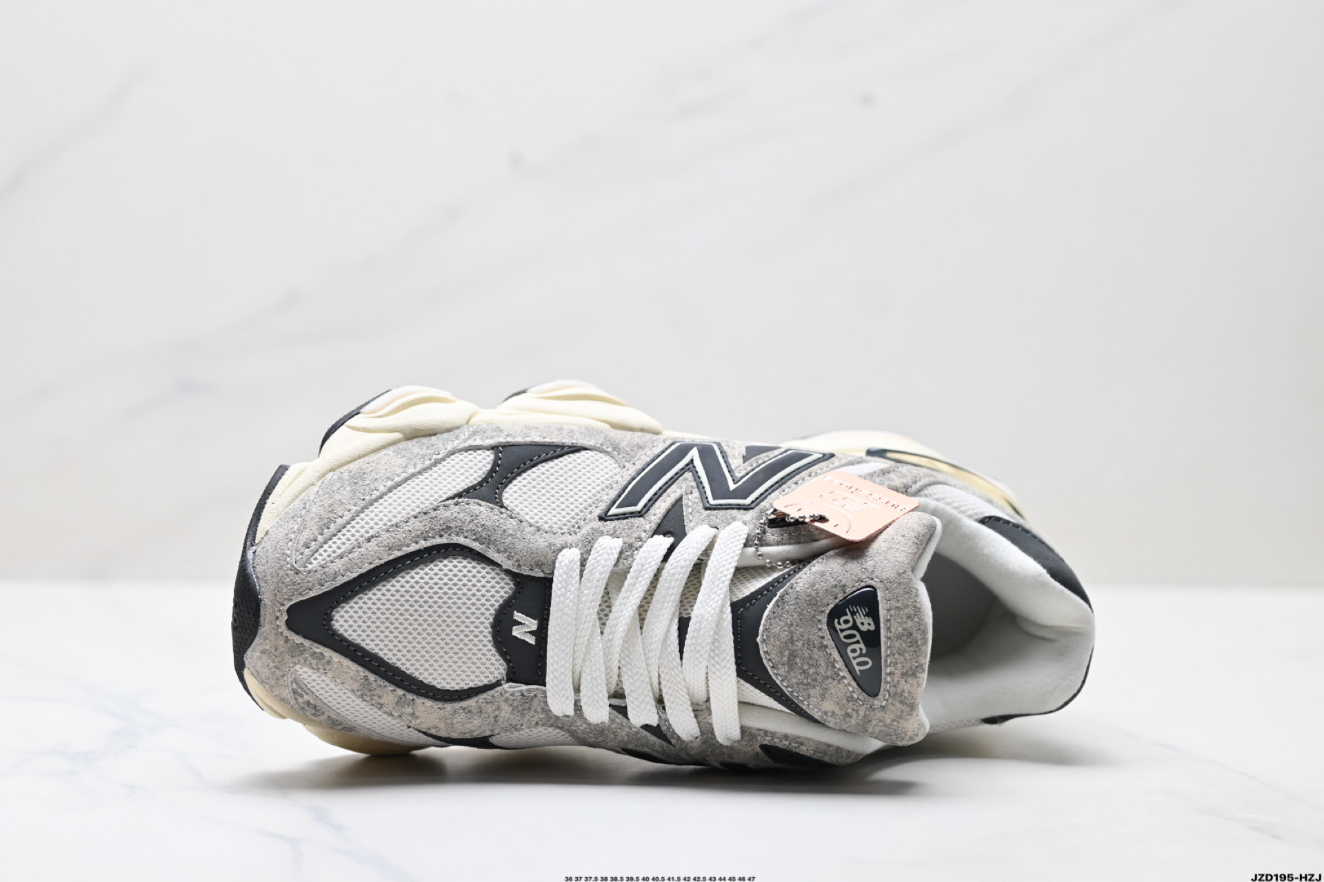 💰180
真标✅New Balance 9060系列 新百伦 复古休闲运动慢跑鞋 
货号:U9060FL
Size:36 37 37.5 38 38.5 39.5 40 40.5 41.5 42 42.5 43 44 45
ID:JZD195-HZJ