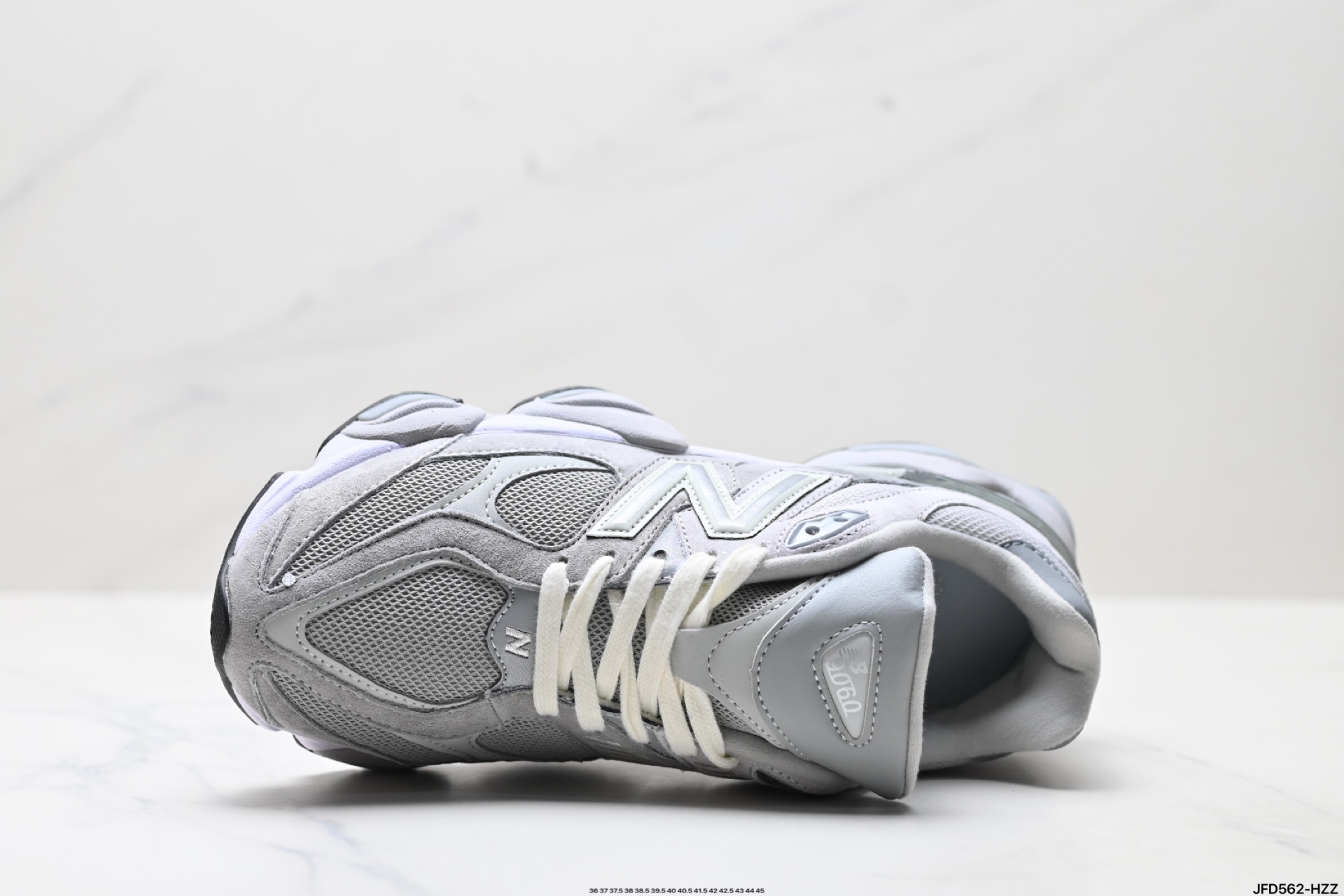 💰190
公司级✅New Balance 9060系列 新百伦 复古休闲运动慢跑鞋 
鞋面大身由空间双格及磨砂鞋面拼接而生 
采用大面积网眼以及麂皮材质覆盖鞋身 还原经典气质 搭载ABZORB避震科技 由泡沫聚酯制成 上脚可以有效减少由鞋底反弹对身体及双腿的冲击力
货号:U9060JMR
Size:36 37 37.5 38 38.5 39.5 40 40.5 41.5 42 42.5 43 44 45
ID:JFD562-HZZ