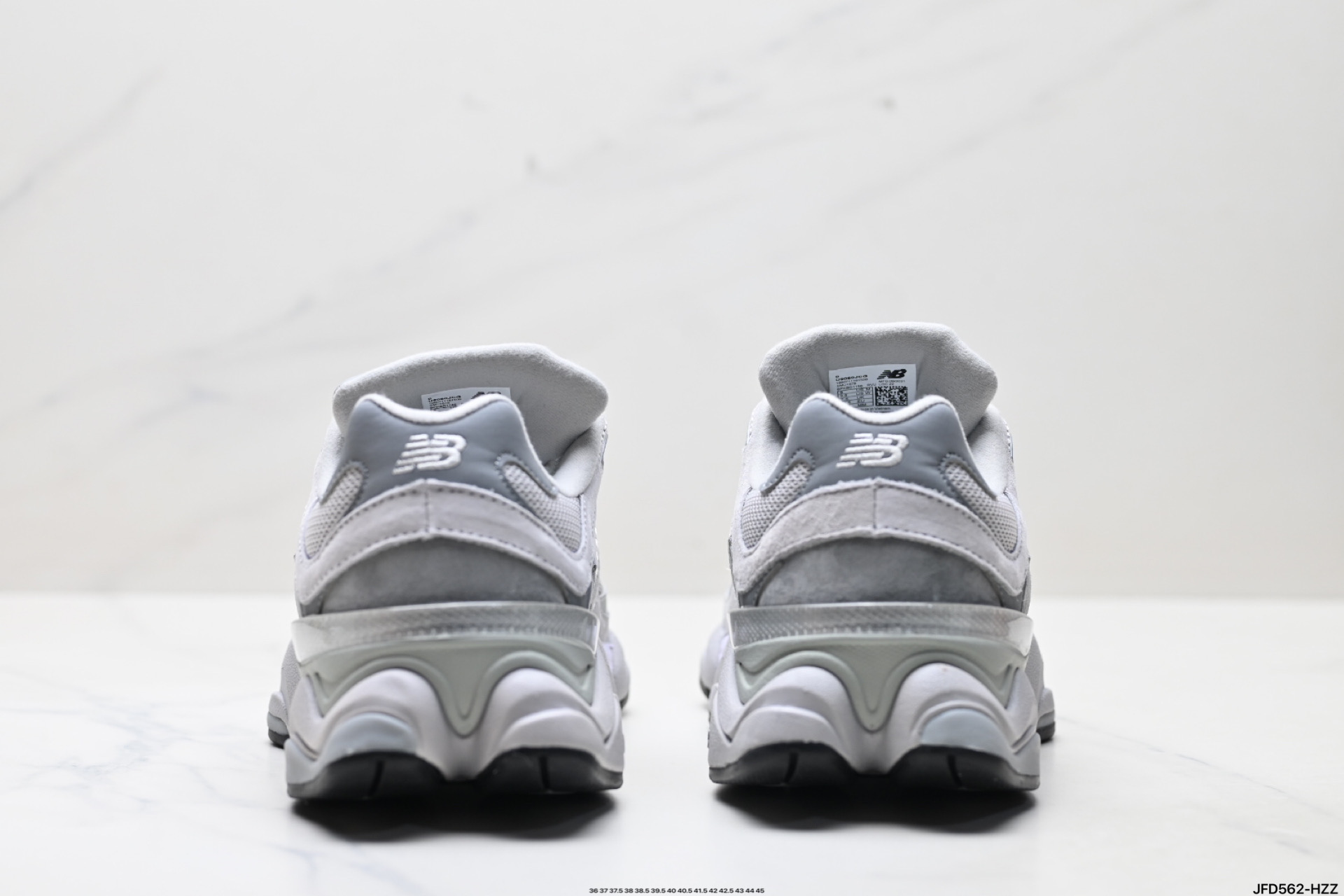 💰190
公司级✅New Balance 9060系列 新百伦 复古休闲运动慢跑鞋 
鞋面大身由空间双格及磨砂鞋面拼接而生 
采用大面积网眼以及麂皮材质覆盖鞋身 还原经典气质 搭载ABZORB避震科技 由泡沫聚酯制成 上脚可以有效减少由鞋底反弹对身体及双腿的冲击力
货号:U9060JMR
Size:36 37 37.5 38 38.5 39.5 40 40.5 41.5 42 42.5 43 44 45
ID:JFD562-HZZ