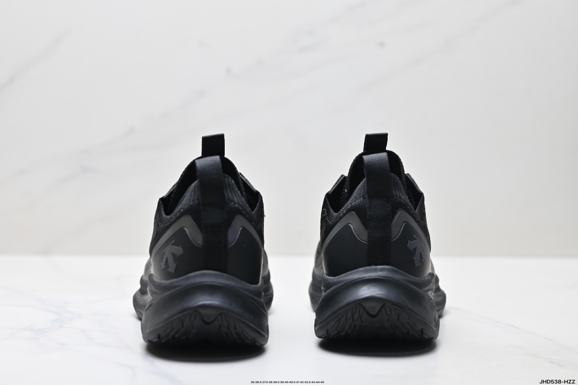 迪桑特DESCENTE ENERZITE LAVITATE 2.0 KNIT 时尚防滑 低帮跑步鞋  D4431RRN05