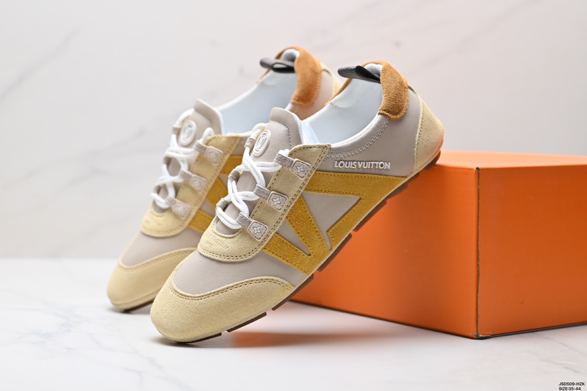 LOUIS VUITTON Sneakerina 德训鞋 芭蕾风 圆头系带薄底鞋 路易威登 生活休闲鞋 1AHNDA