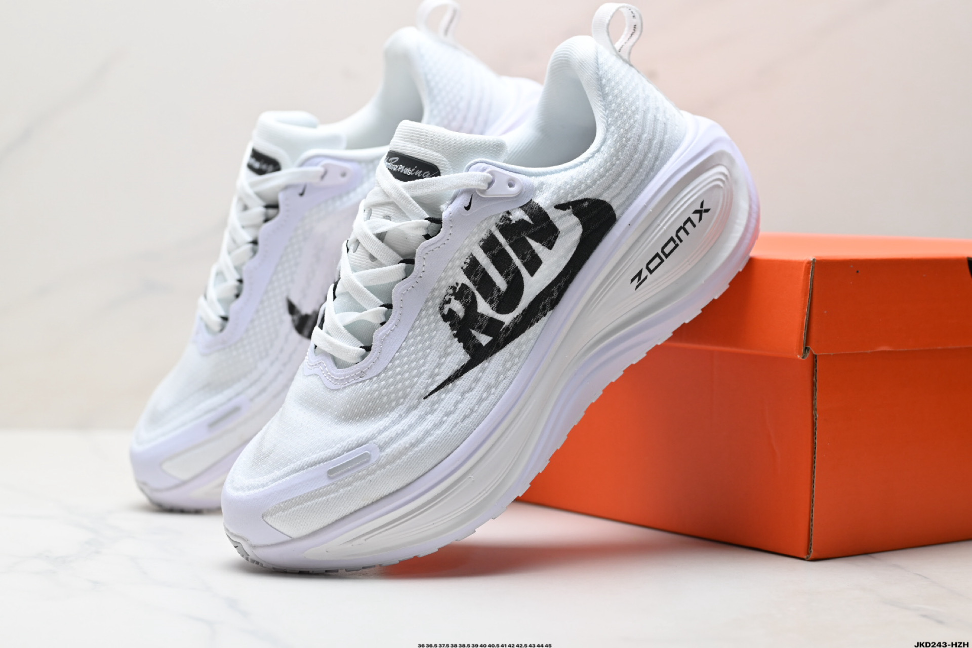 170 Nike VOMERO PLUS 耐克 舒适减震防滑 低帮跑步鞋 全掌ReactX泡绵中底  IH2268-100