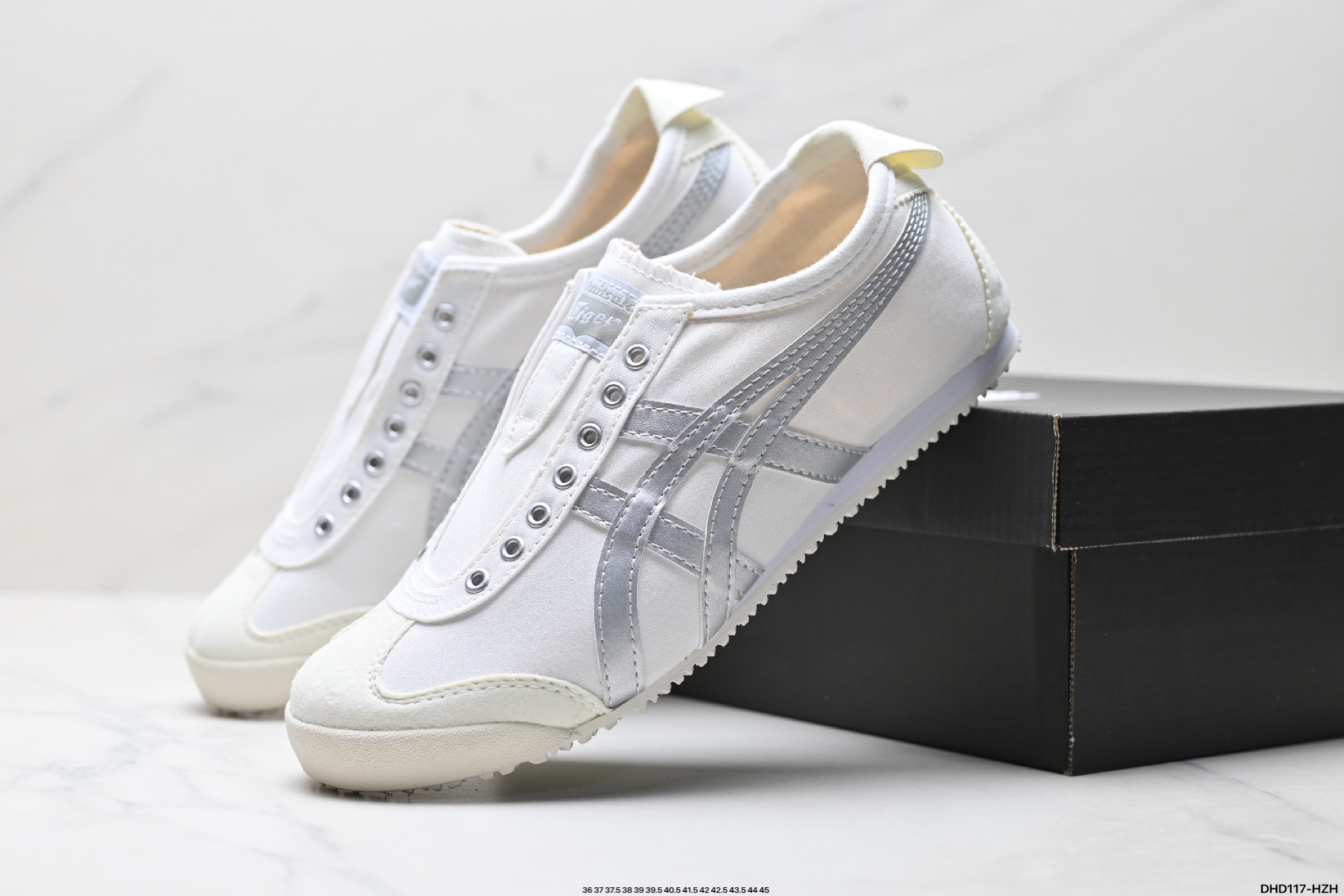 🈴💰70 真标半码Onitsuka Tiger鬼冢虎 Mexico 66 Slip-on 一脚蹬低帮夏季透气运动休闲鞋 货号:1183A962-101 尺码:36 37 37.5 38 38.5 39.5 40.5 41.5 42 42.5 43.5 44 45