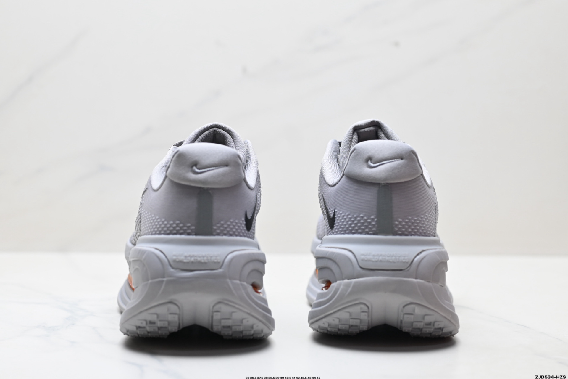 Nike VOMERO PREMIUM 耐克 舒适减震防滑 低帮跑步鞋 HQ2050-755