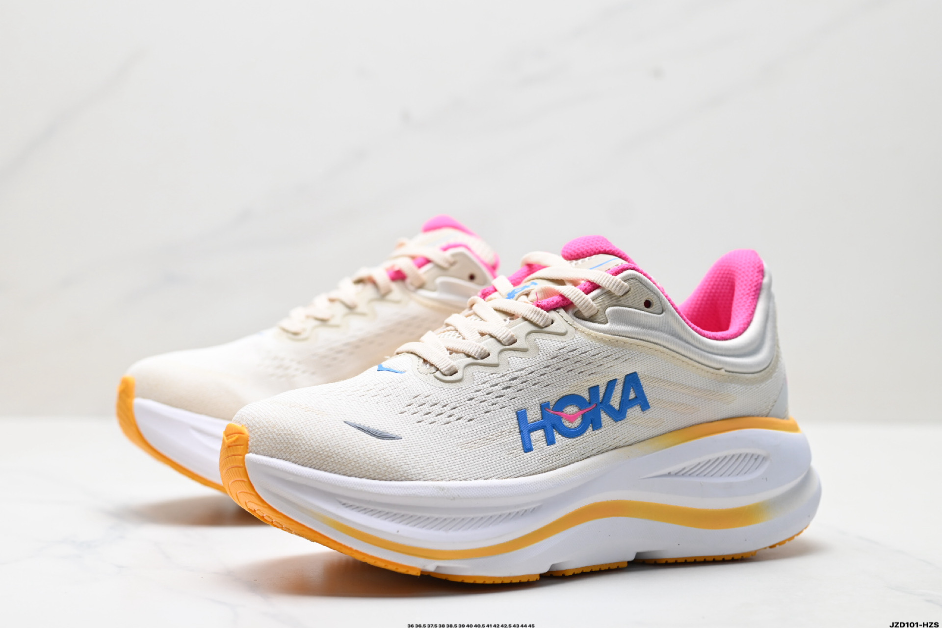 HOKA ONE ONE Bondi 9: Comodidad y Rendimiento para Correr en Montaña 5 i1753631315328 8852 0 3