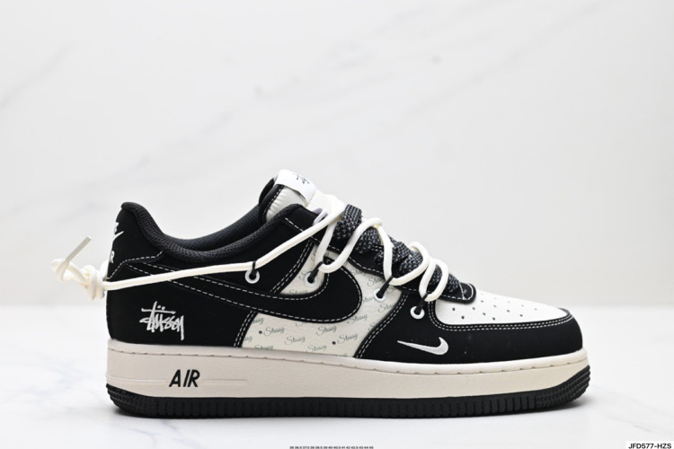 Nike Air Force 1 '07 Stussy שחור ולבן - מידה 36-45 1 Nike Air Force 1 ’07 Stussy שחור ולבן – מידה 36-45
