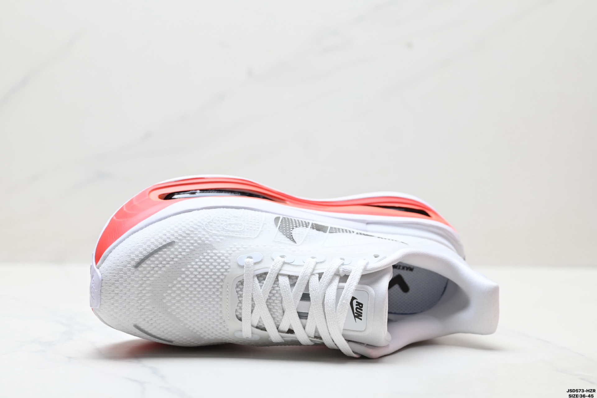 Nike VOMERO PREMIUM 耐克 舒适减震防滑 低帮跑步鞋  FN8453-028