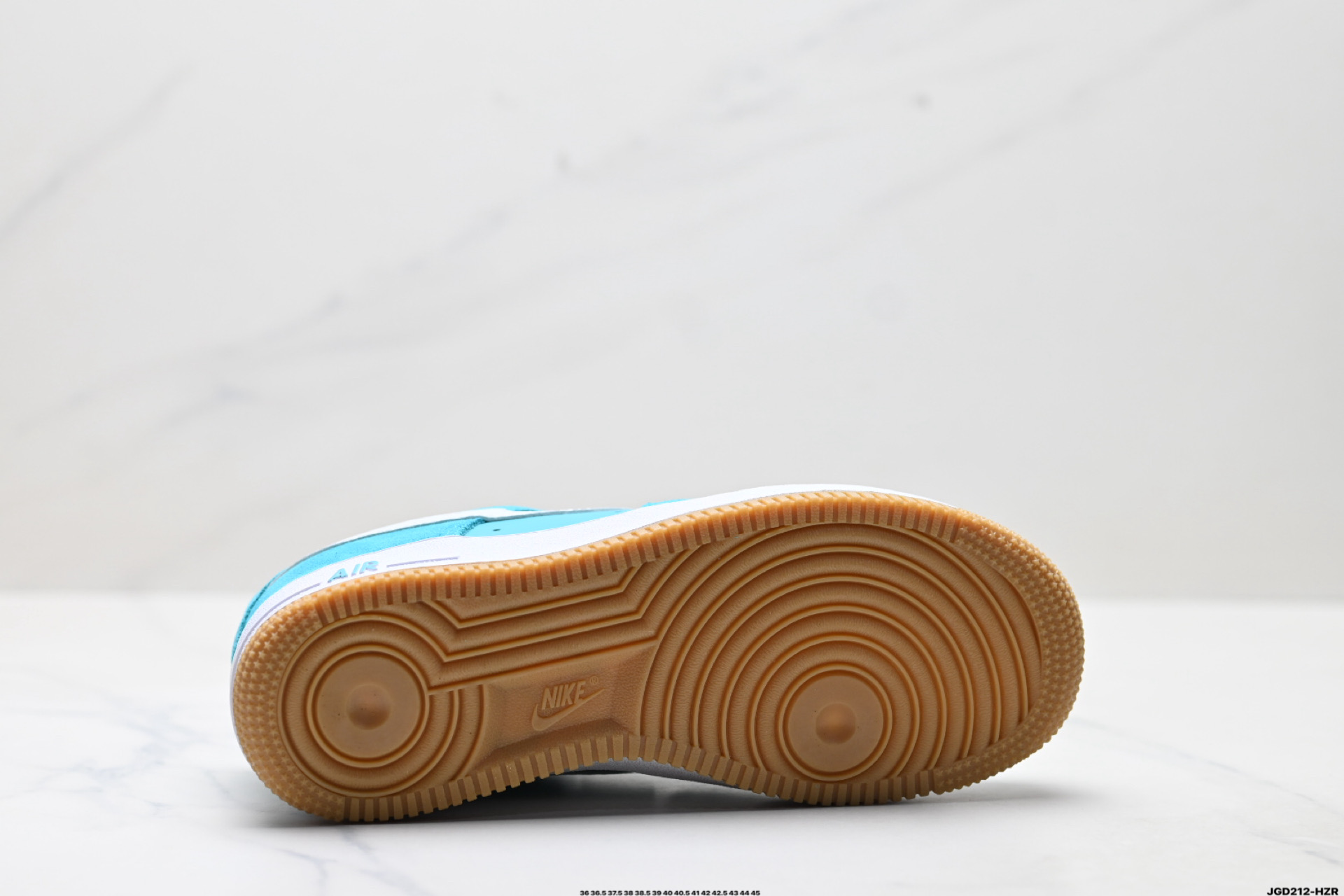 NIKE AIR FORCE 1‘07 LV8  IB6388-301