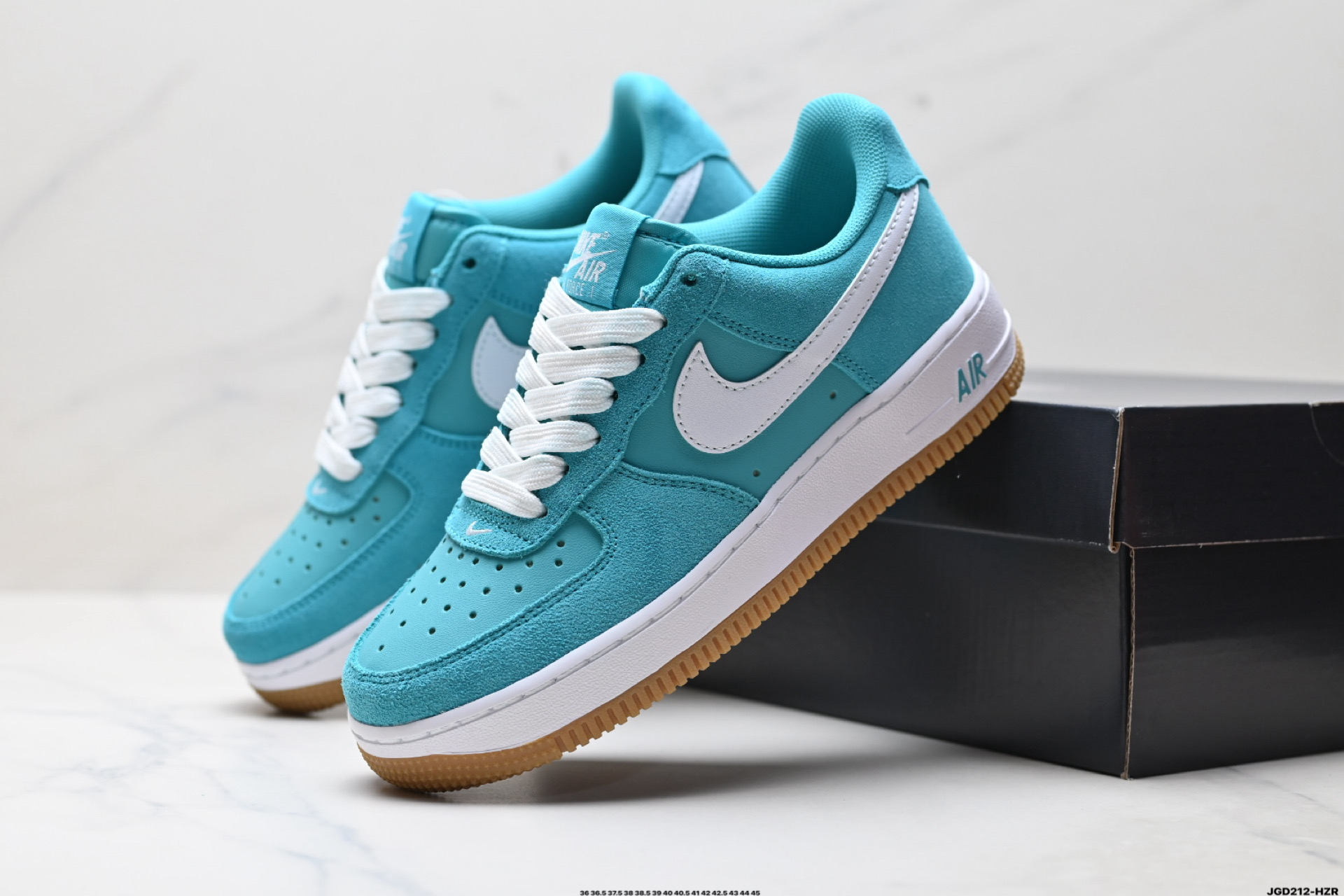 NIKE AIR FORCE 1‘07 LV8  IB6388-301