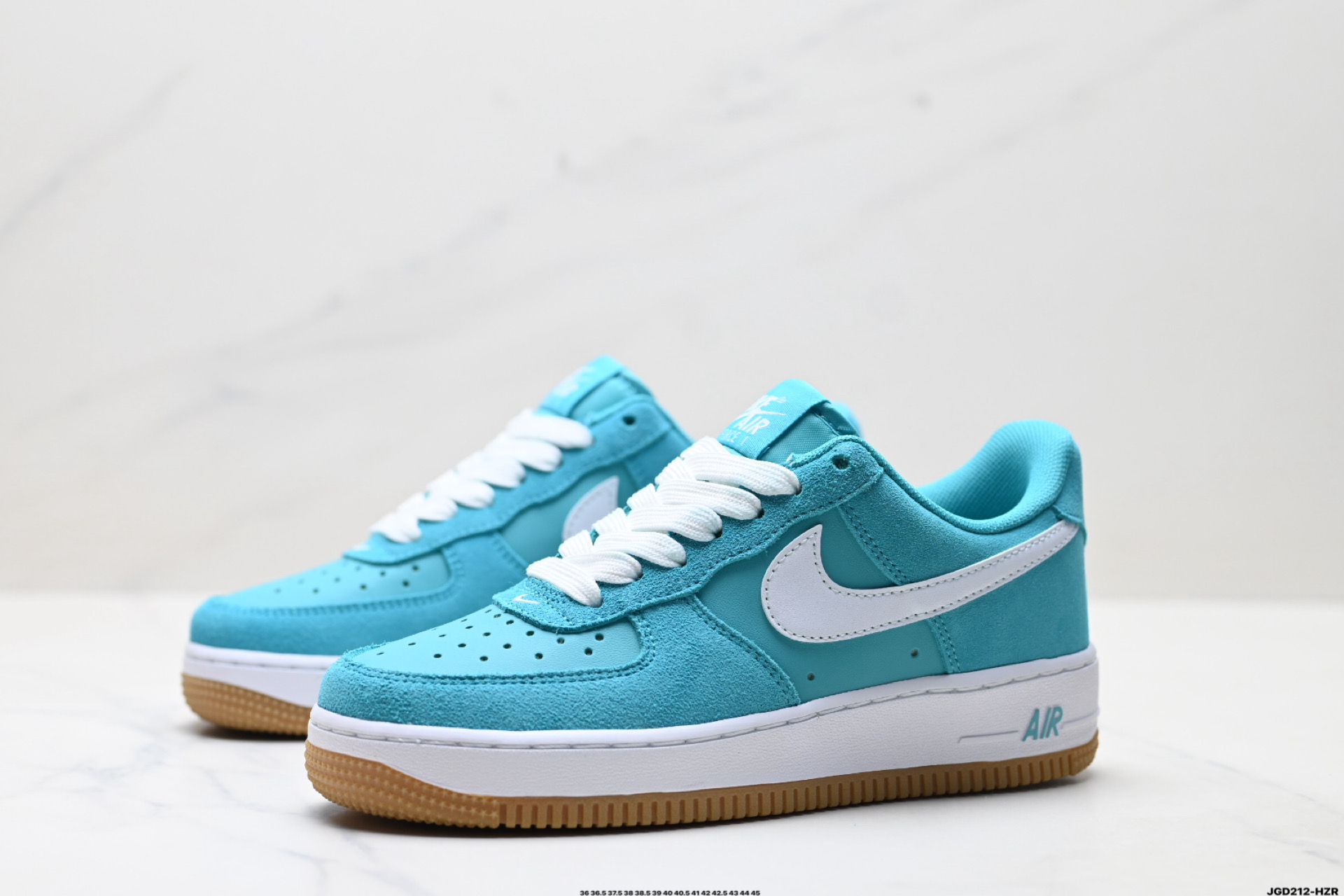 NIKE AIR FORCE 1‘07 LV8  IB6388-301