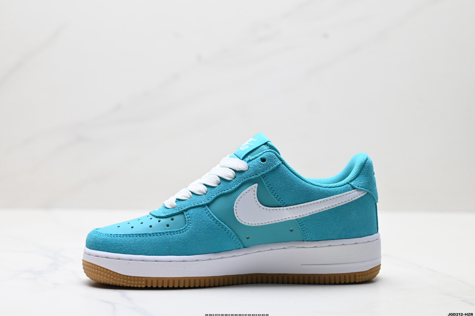 NIKE AIR FORCE 1‘07 LV8  IB6388-301