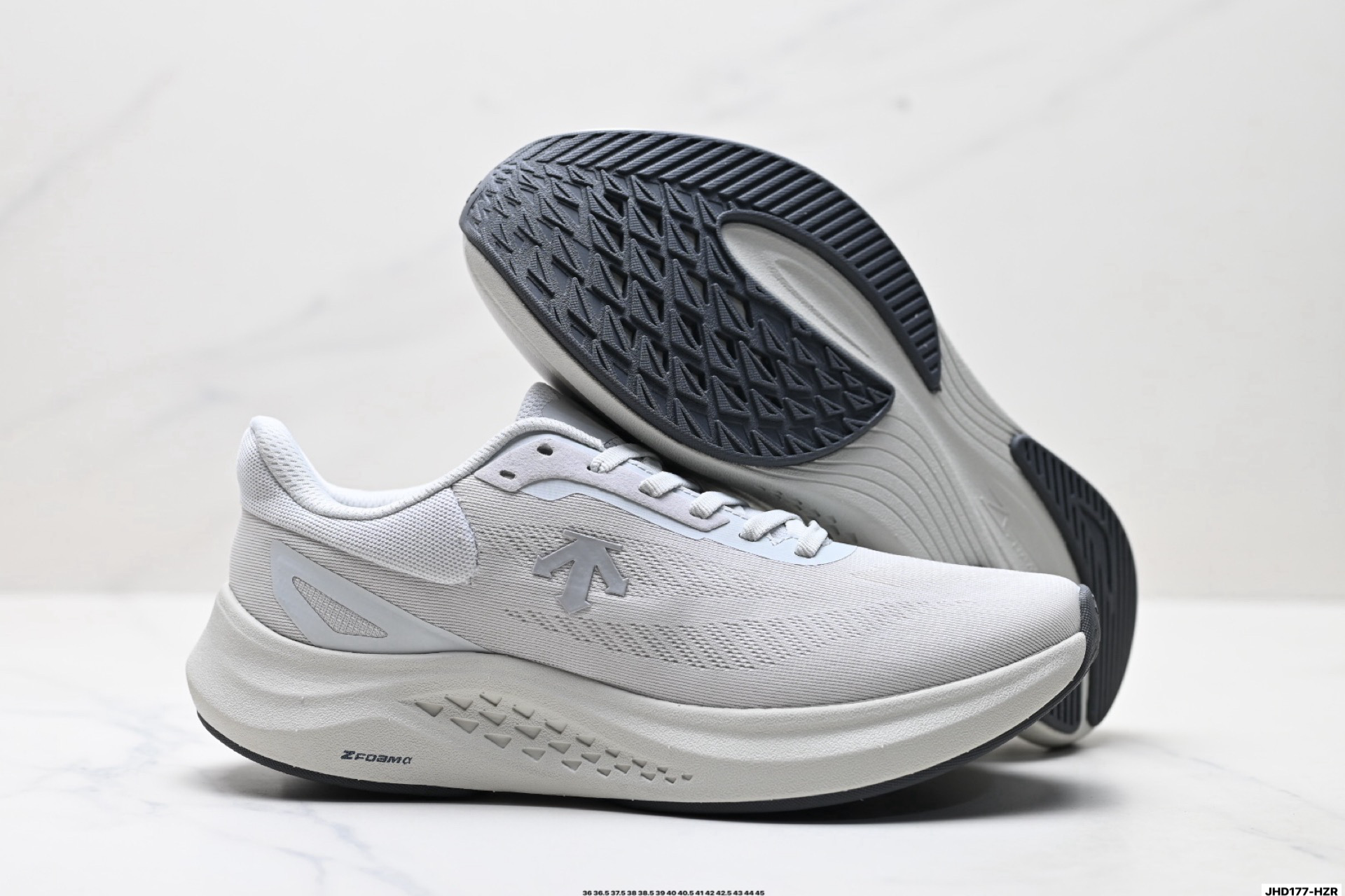 迪桑特DESCENTE RUN STEP 舒适百搭减震耐磨轻便 低帮 休闲训练长跑城市通勤跑步鞋 SQ113RRN14