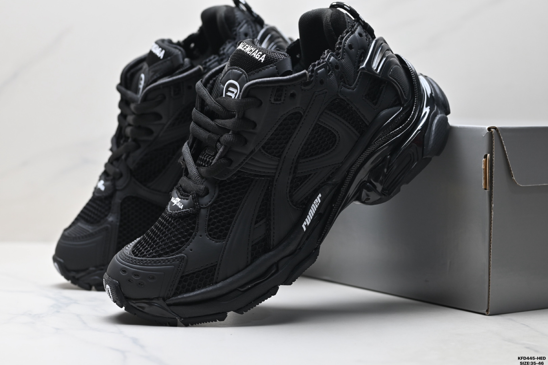 Balenciaga巴黎世家 Runner 皮革 百搭简约 低帮老爹鞋  772774 W3RBT 1000