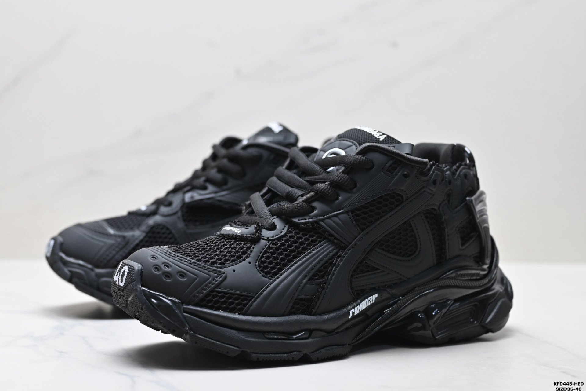 Balenciaga巴黎世家 Runner 皮革 百搭简约 低帮老爹鞋  772774 W3RBT 1000