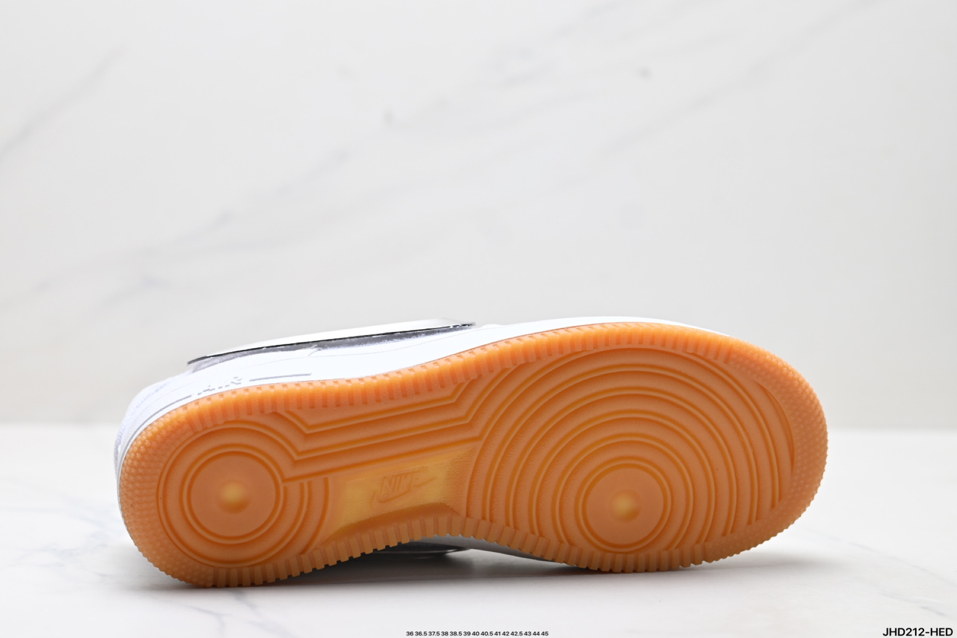 NIKE AIR FORCE 1‘07  AQ4211-100