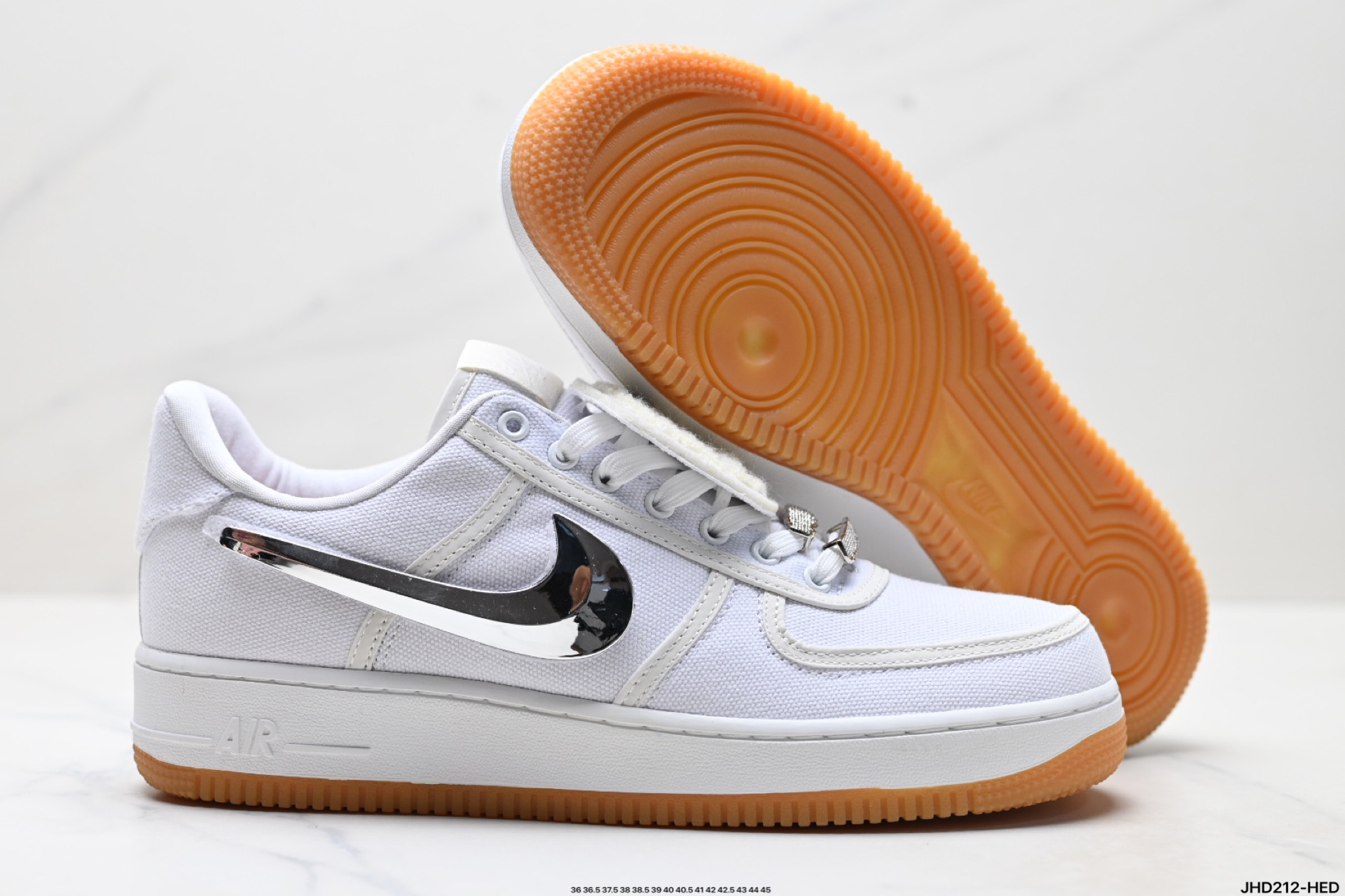 NIKE AIR FORCE 1‘07  AQ4211-100