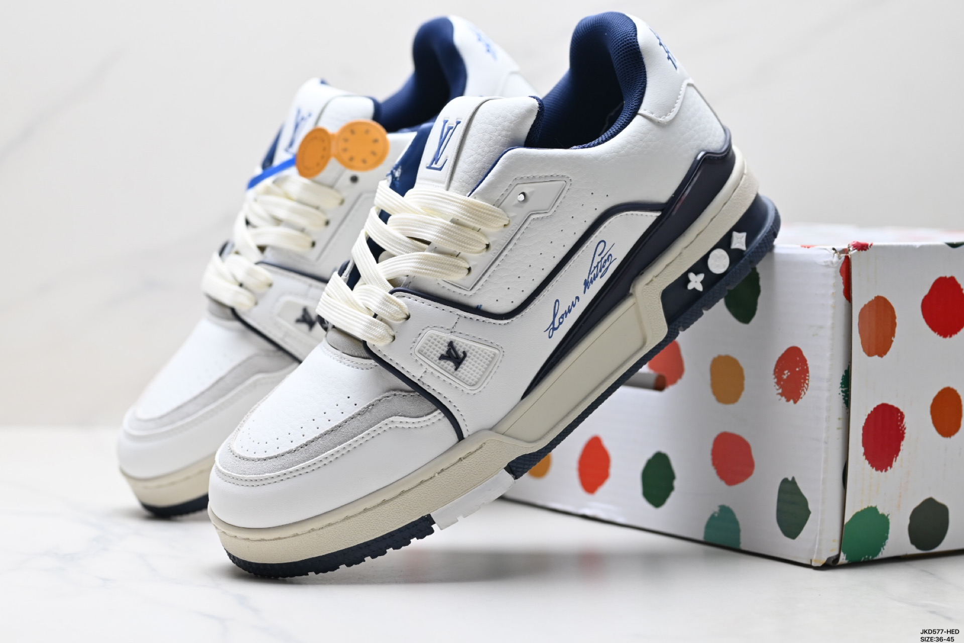 Louis Vuitton Trainer Sneaker: Elegancia y Comodidad en Cada Paso 9 i1753805867418 8135 0 7