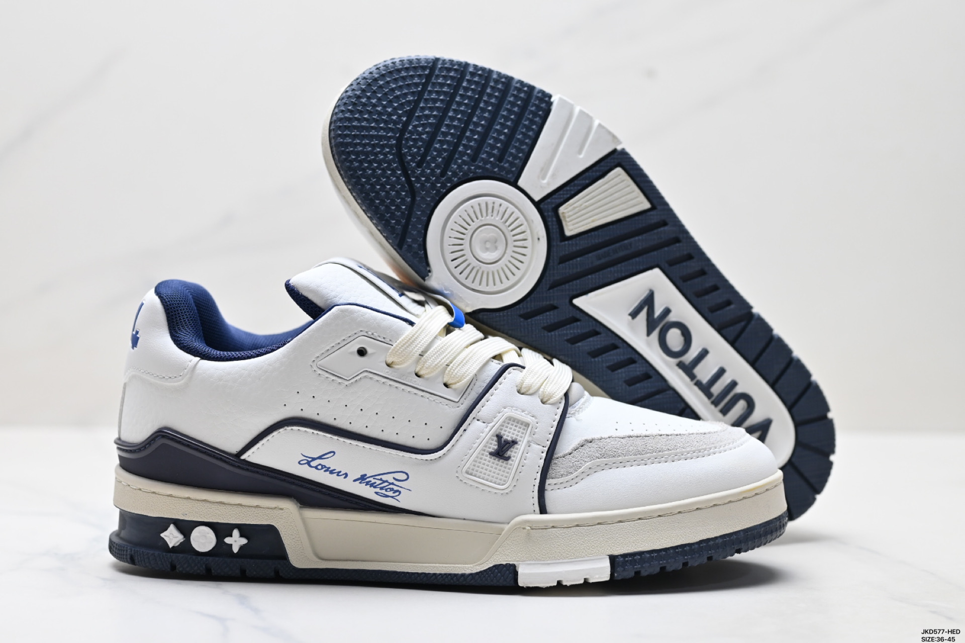 Louis Vuitton Trainer Sneaker: Elegancia y Comodidad en Cada Paso 6 i1753805867418 9766 0 4