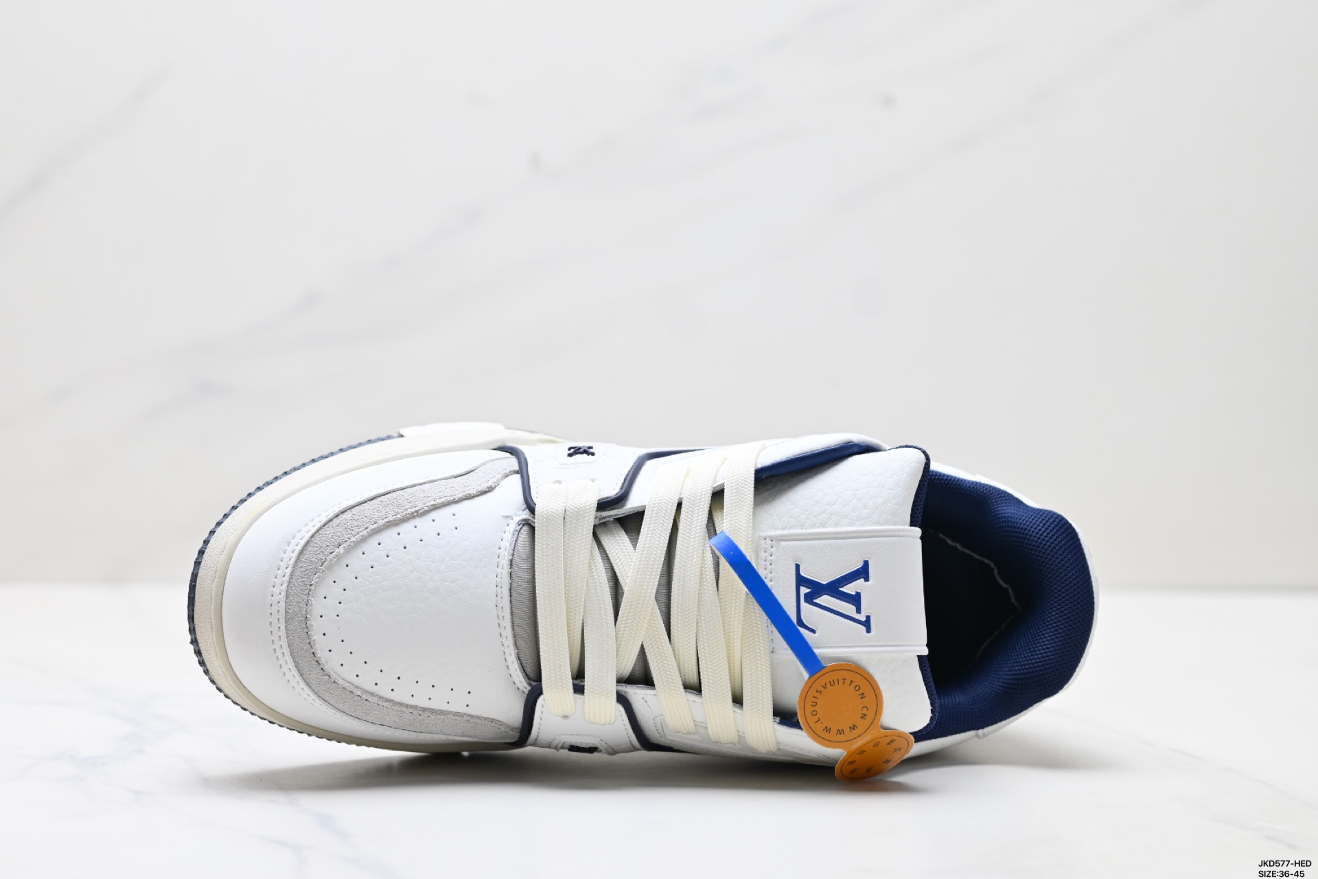Louis Vuitton Trainer Sneaker: Elegancia y Comodidad en Cada Paso 3 i1753805867976 4817 0 1