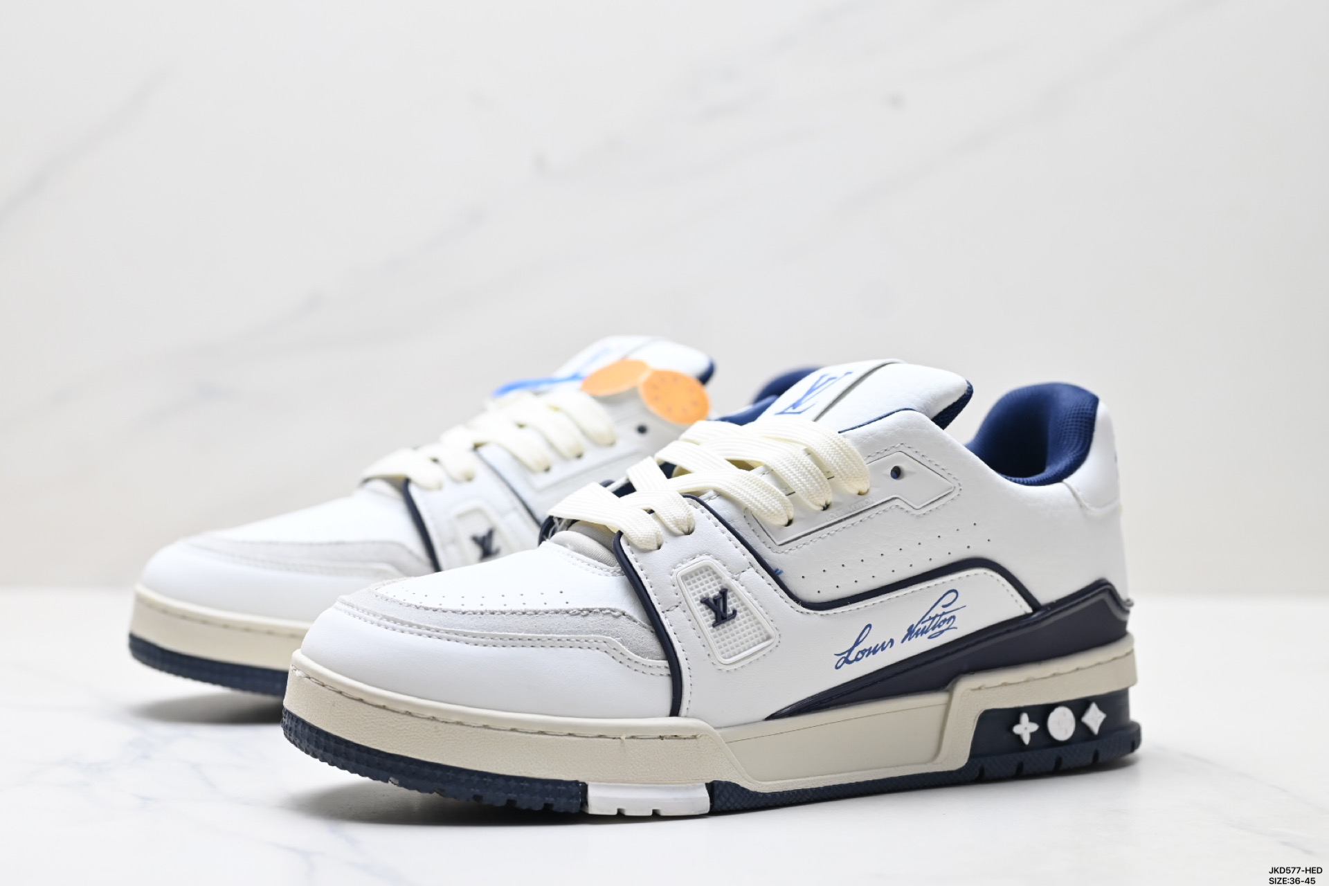 Louis Vuitton Trainer Sneaker: Elegancia y Comodidad en Cada Paso 5 i1753805867977 8483 0 3