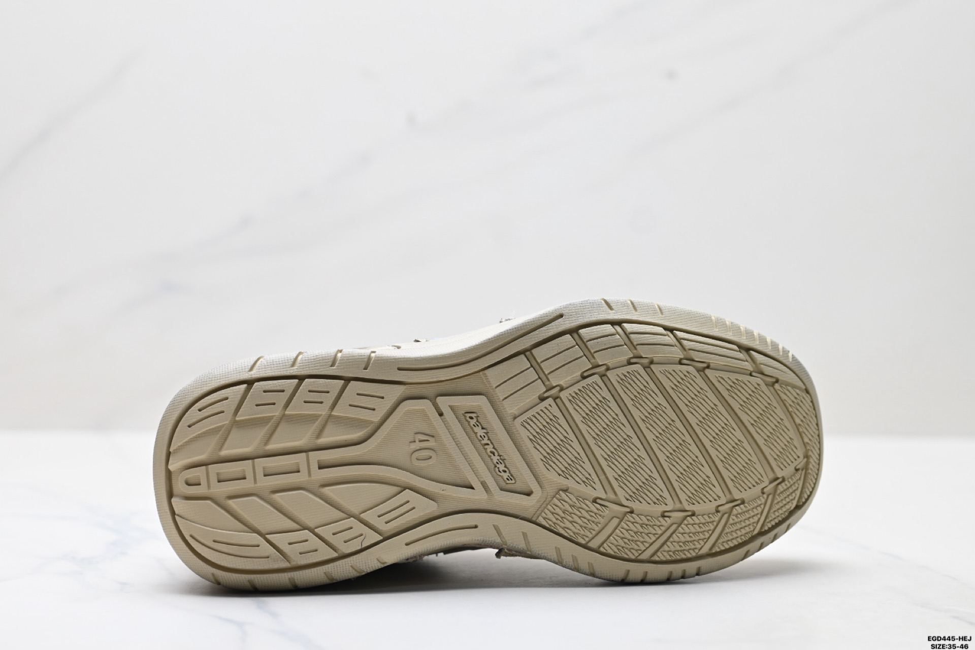 Balenciaga巴黎世家 Hamptons Worn-Out 圆头系带做旧低帮板鞋 841765 WCURS 3120