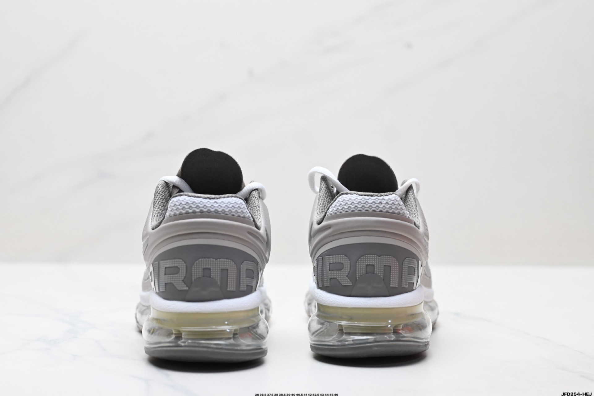 Nike Air Max 2013 联名气垫跑鞋 整体依旧以Stussy标志性的麻布编织材质覆盖  FZ4140-025