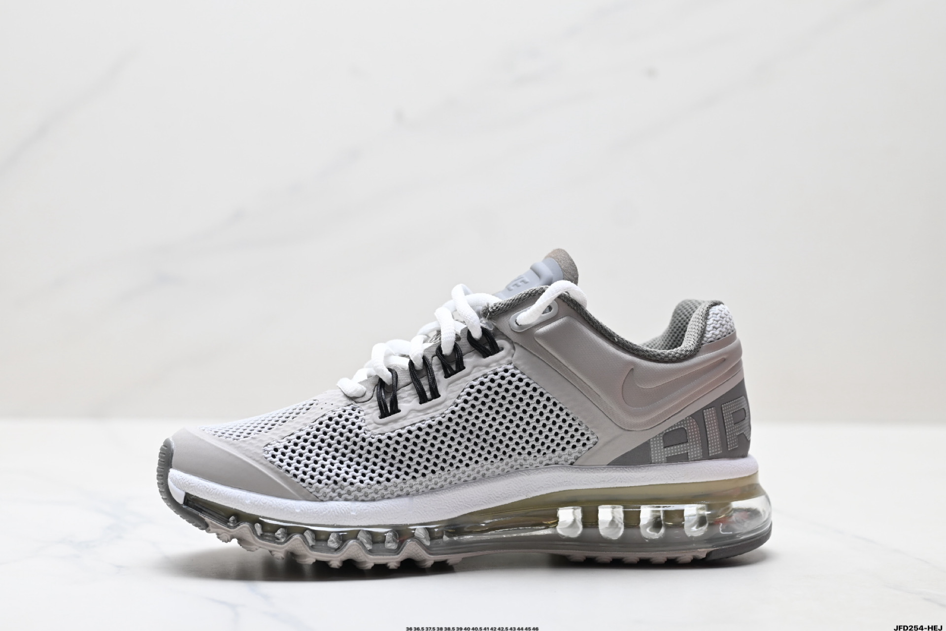 Nike Air Max 2013 联名气垫跑鞋 整体依旧以Stussy标志性的麻布编织材质覆盖  FZ4140-025