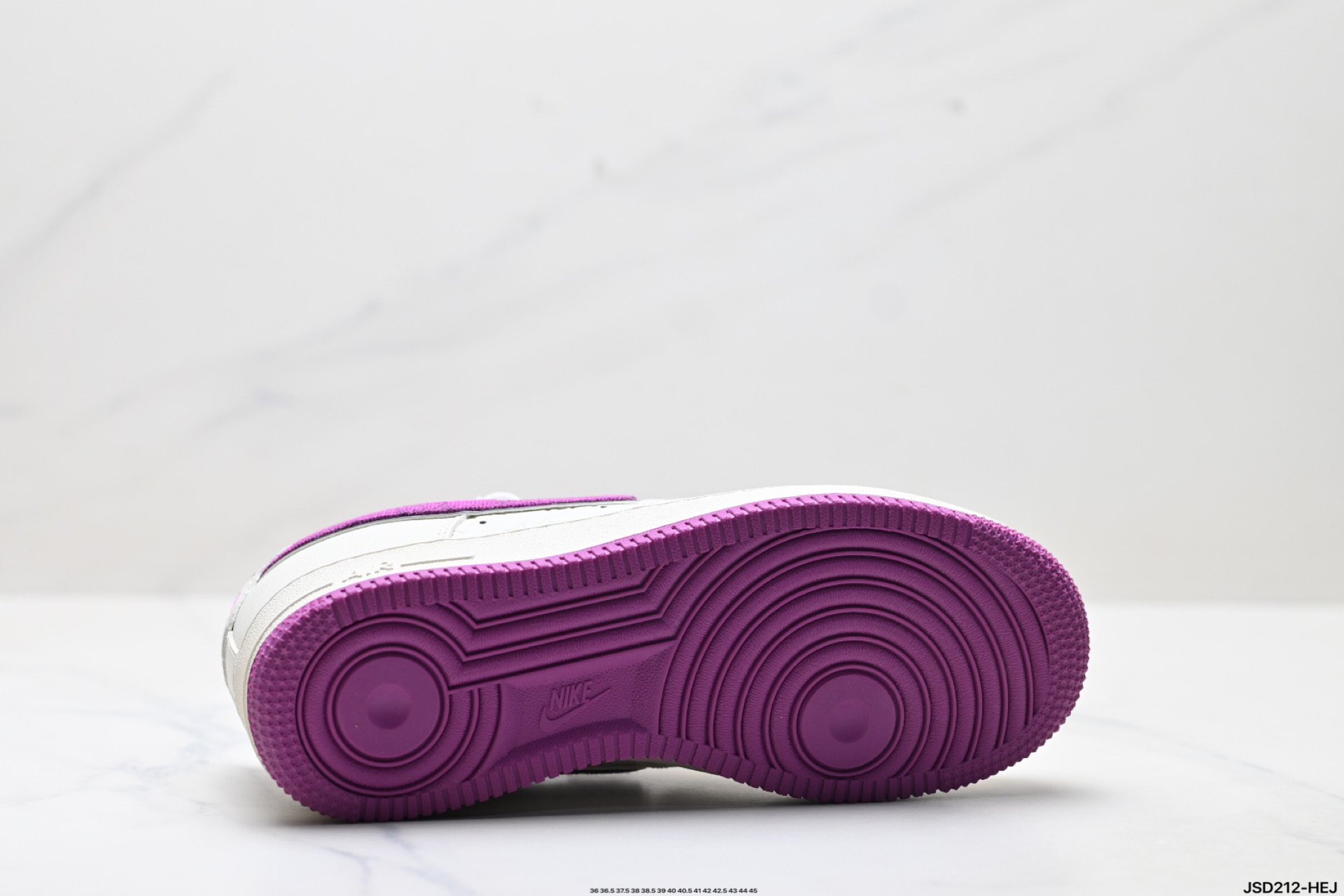 NIKE AIR FORCE 1‘07  LV0506-066