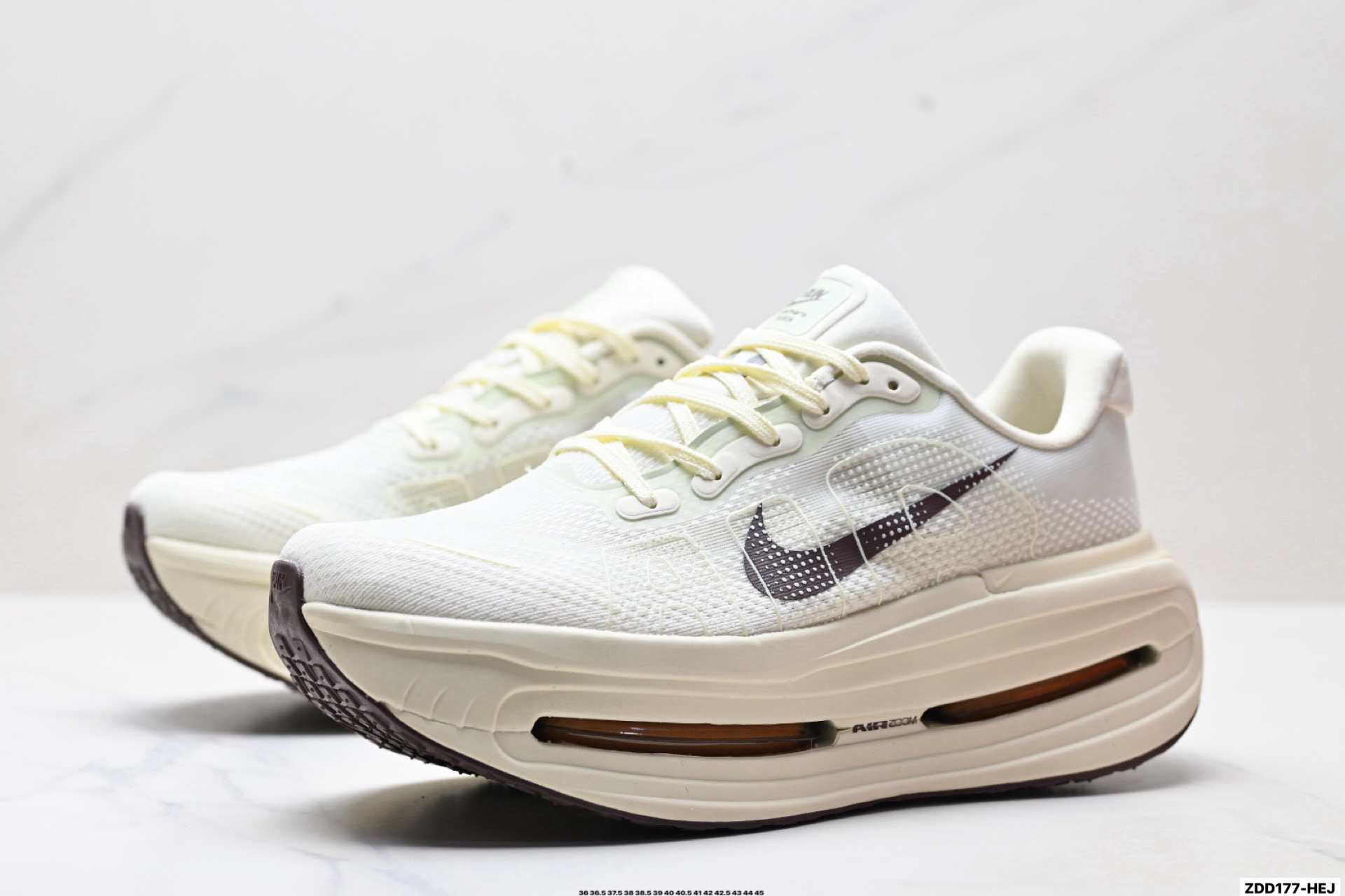 Nike VOMERO PREMIUM 耐克 舒适减震防滑 低帮跑步鞋 全掌ReactX泡绵中底  HQ2050-700