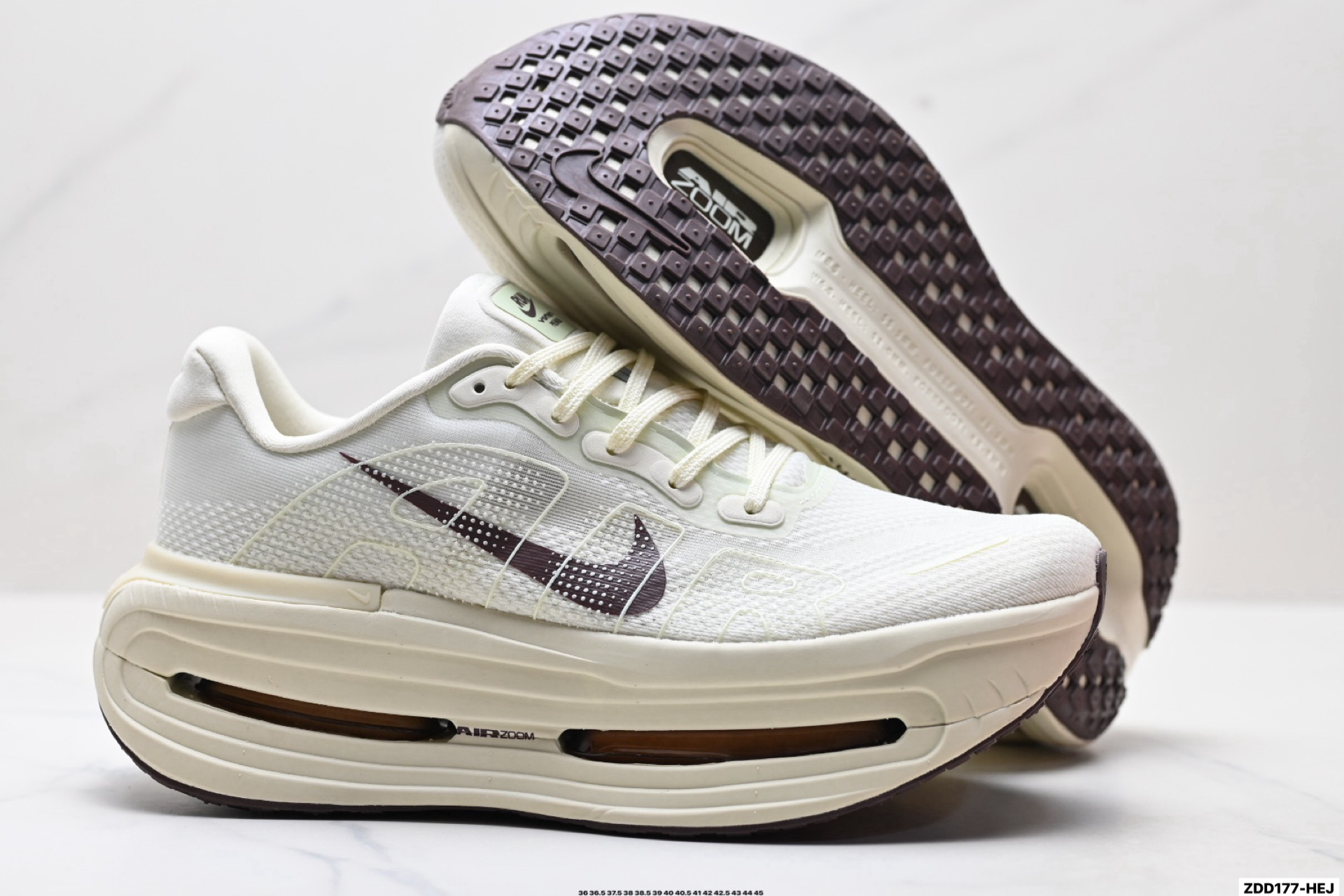 Nike VOMERO PREMIUM 耐克 舒适减震防滑 低帮跑步鞋 全掌ReactX泡绵中底  HQ2050-700