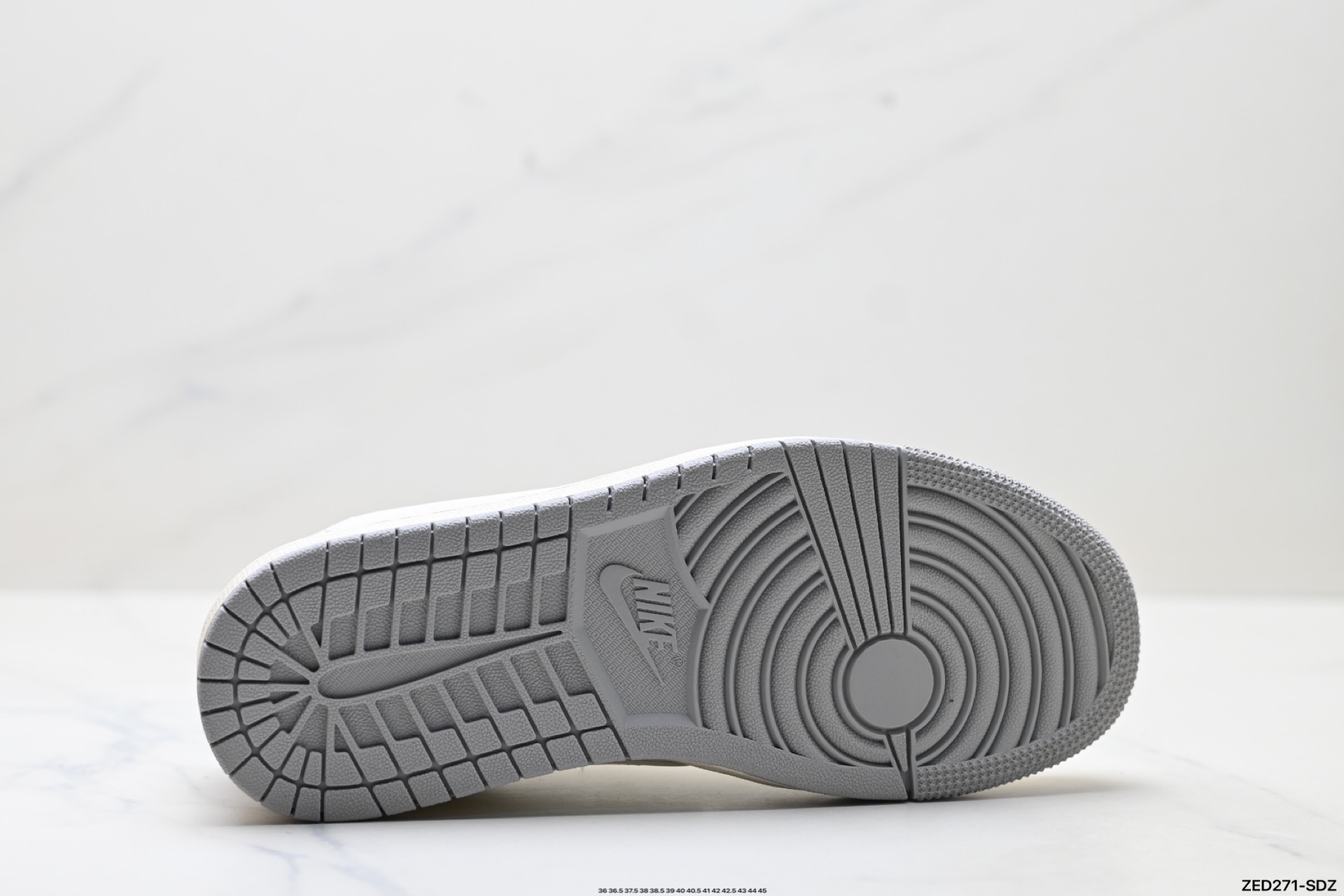 Nike Air Jordan 1 x Travis Scott AJ1倒勾 乔一倒钩 ‘DIY’定制 耐克 低帮文化篮球鞋  JP1668-255