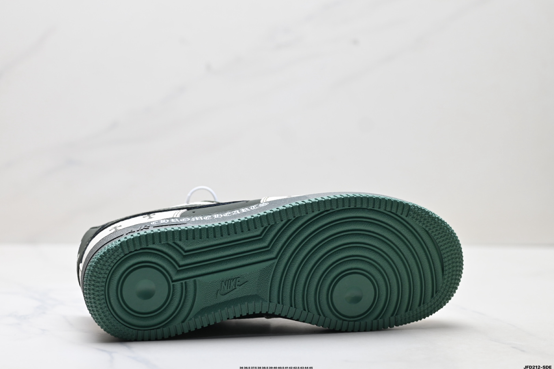 NIKE AIR FORCE 1‘07  KK1988-029